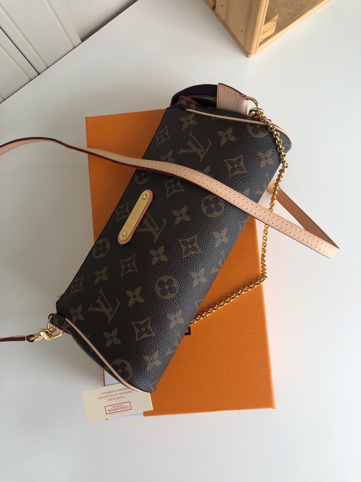 [TOP] Louis Vuitton LV L*V Eva Clutch Monogram Bag
