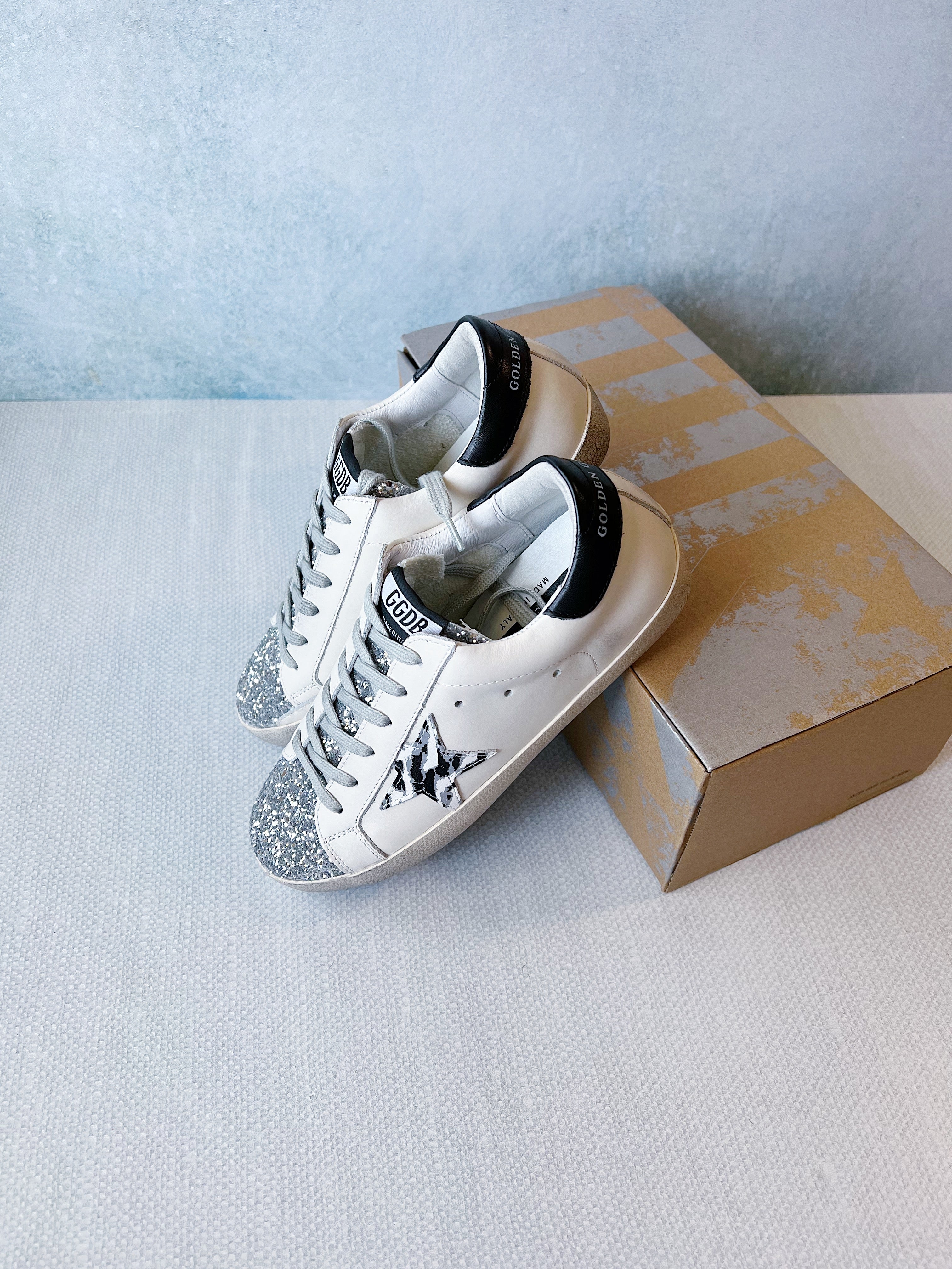 [TOP] GGDB Glittery Sneakers w Stripes Star - White