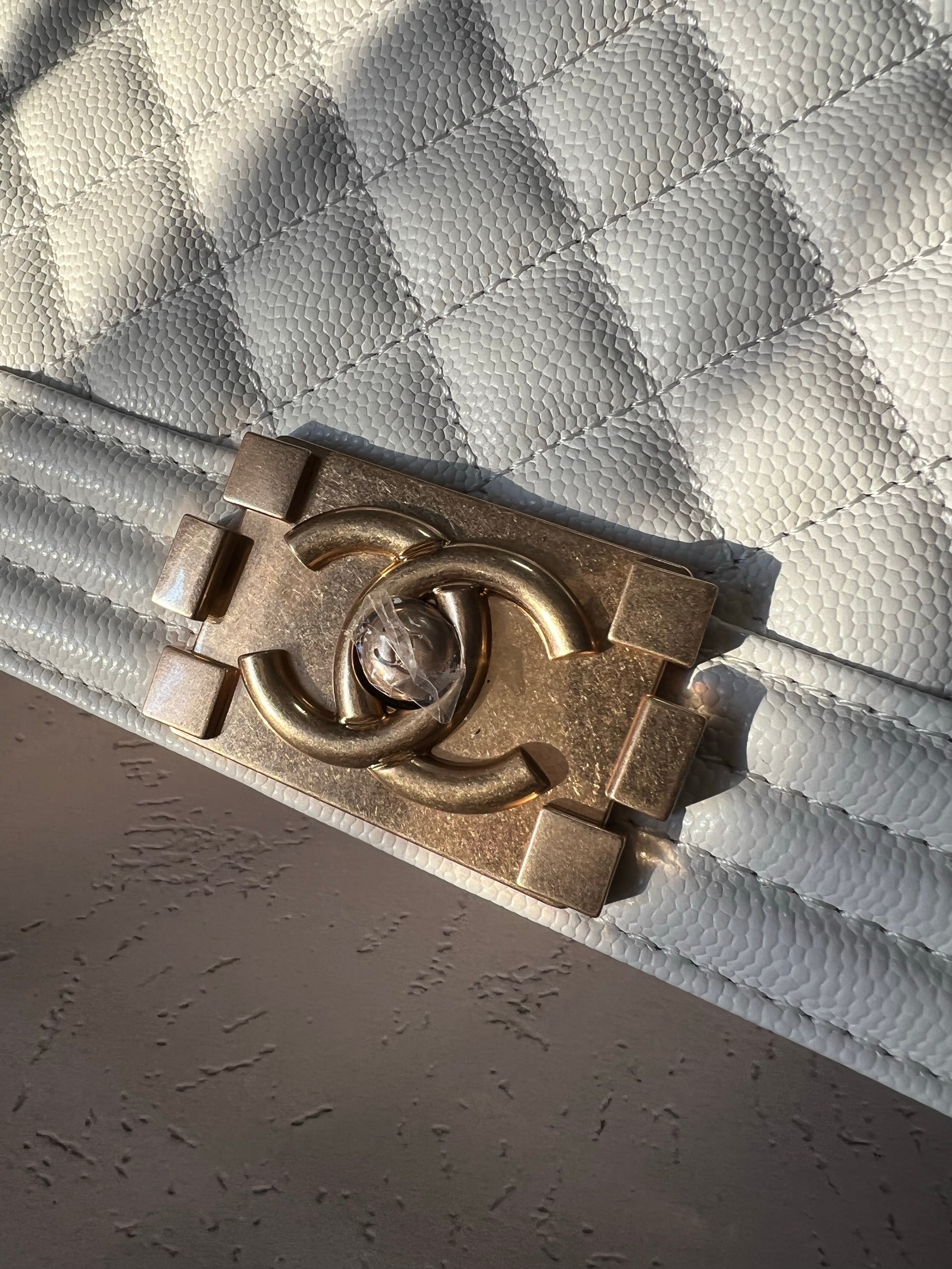 [TOP] CHANEL Le Boy Bag Caviar Medium 25CM  - White & GHW