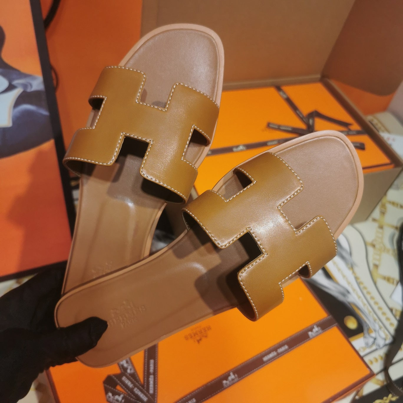 [TOP] HERMES Oran Sandals - Gold Piqures Ecrues