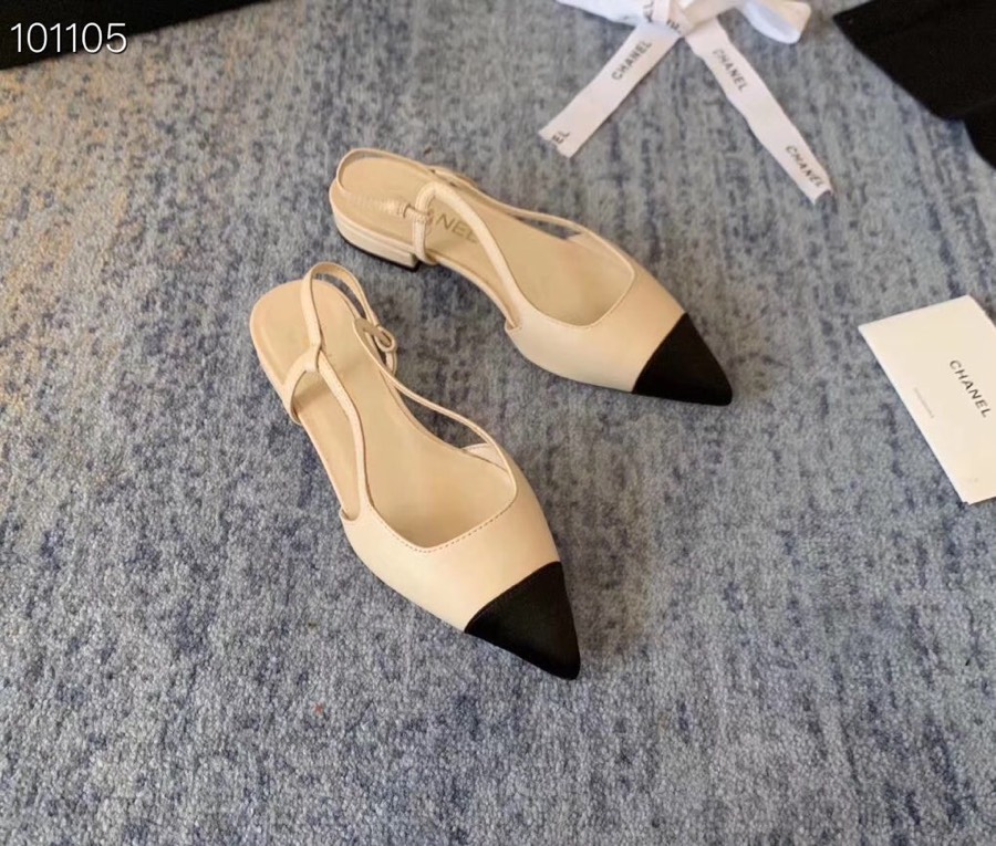 [TOP] CHANEL Two Tone Pointed Flats  - 2 Colours