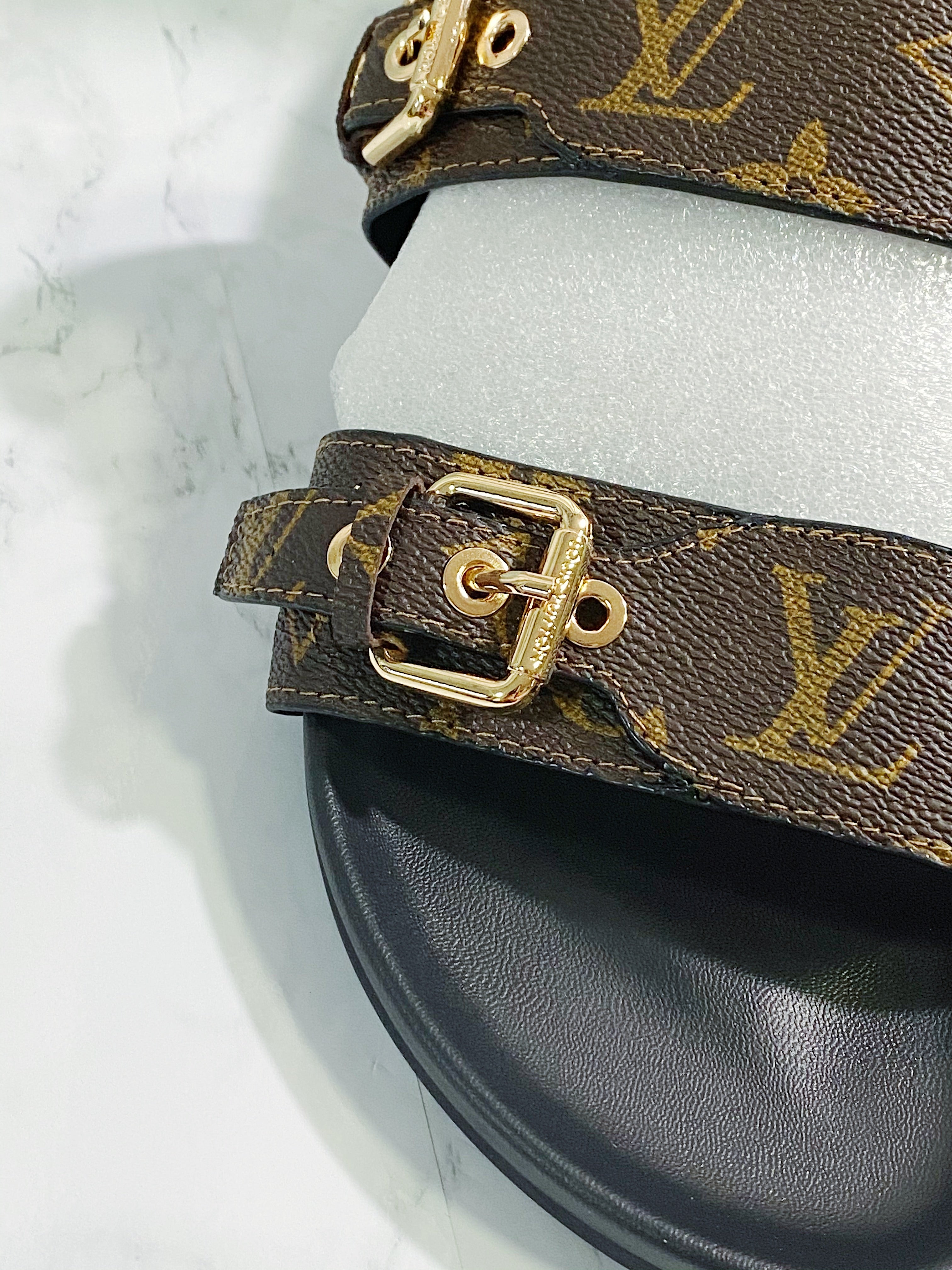 [TOP] Louis Vuitton LV L.V Bom Dia Flat Sandals Monogram