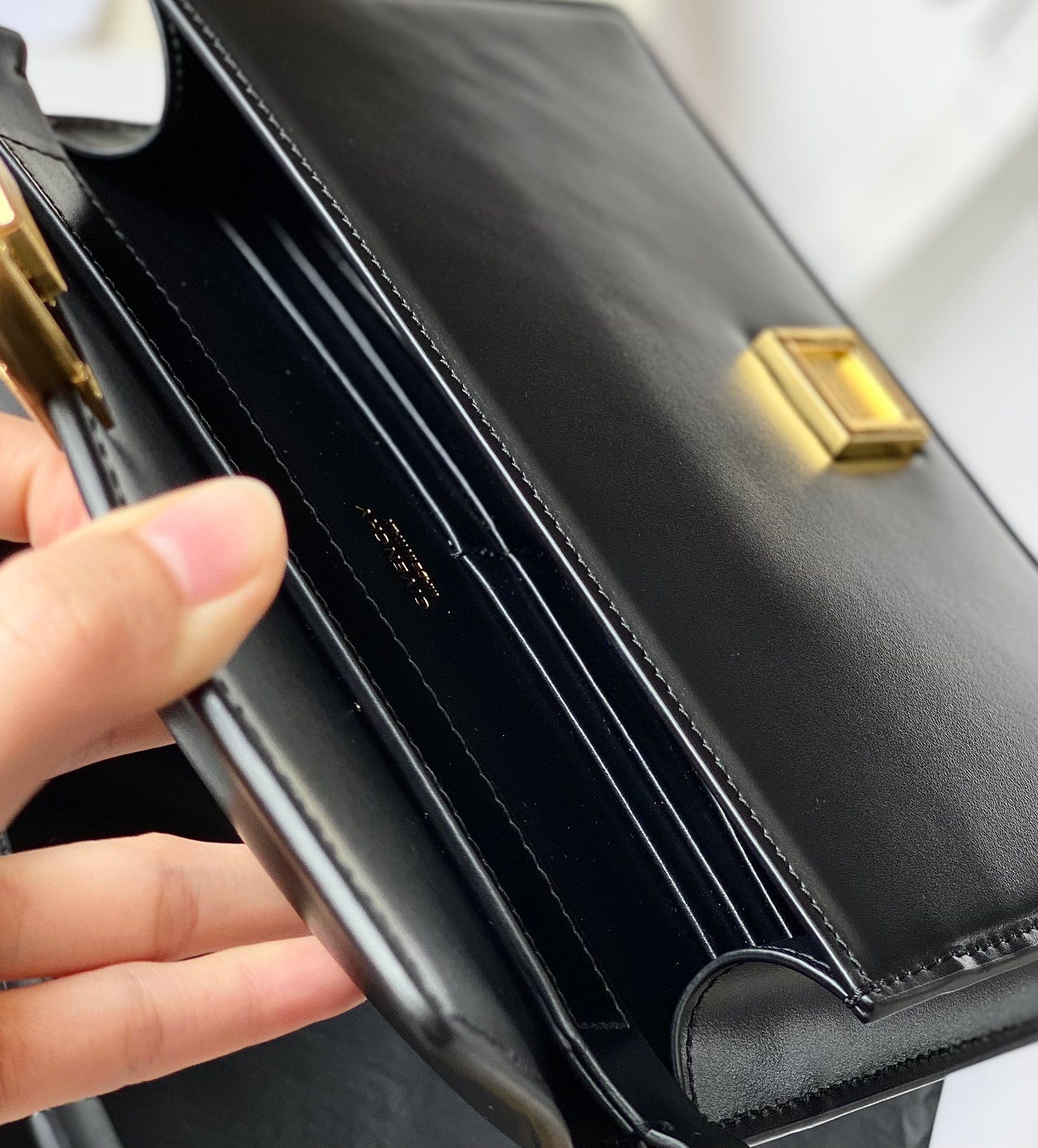 [Top] GIVENCHY 4G In Box Leather With Chain 20*13*5 - Black