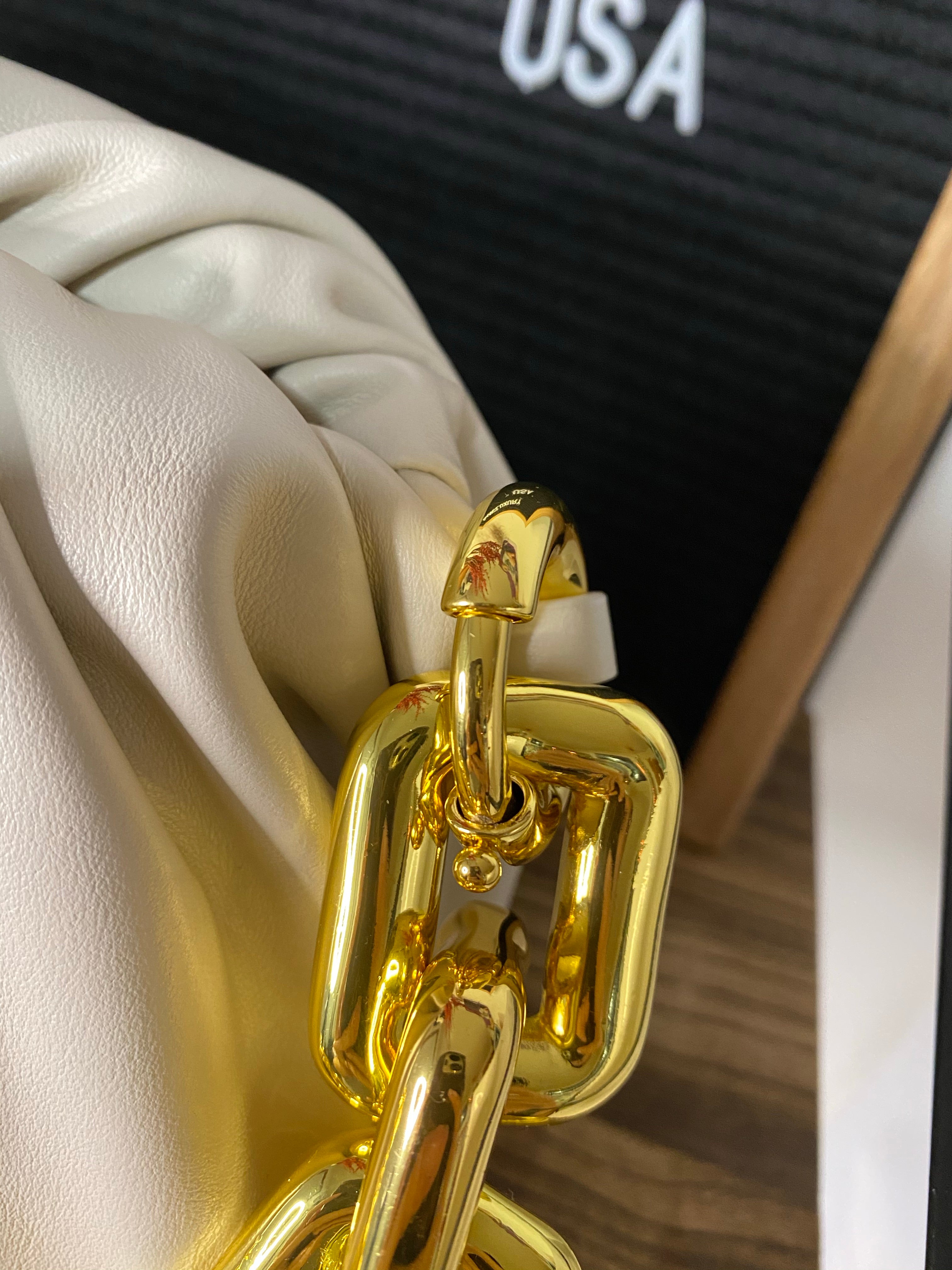 [TOP] Bottega Veneta BV  Chain Pouch  - Plaster