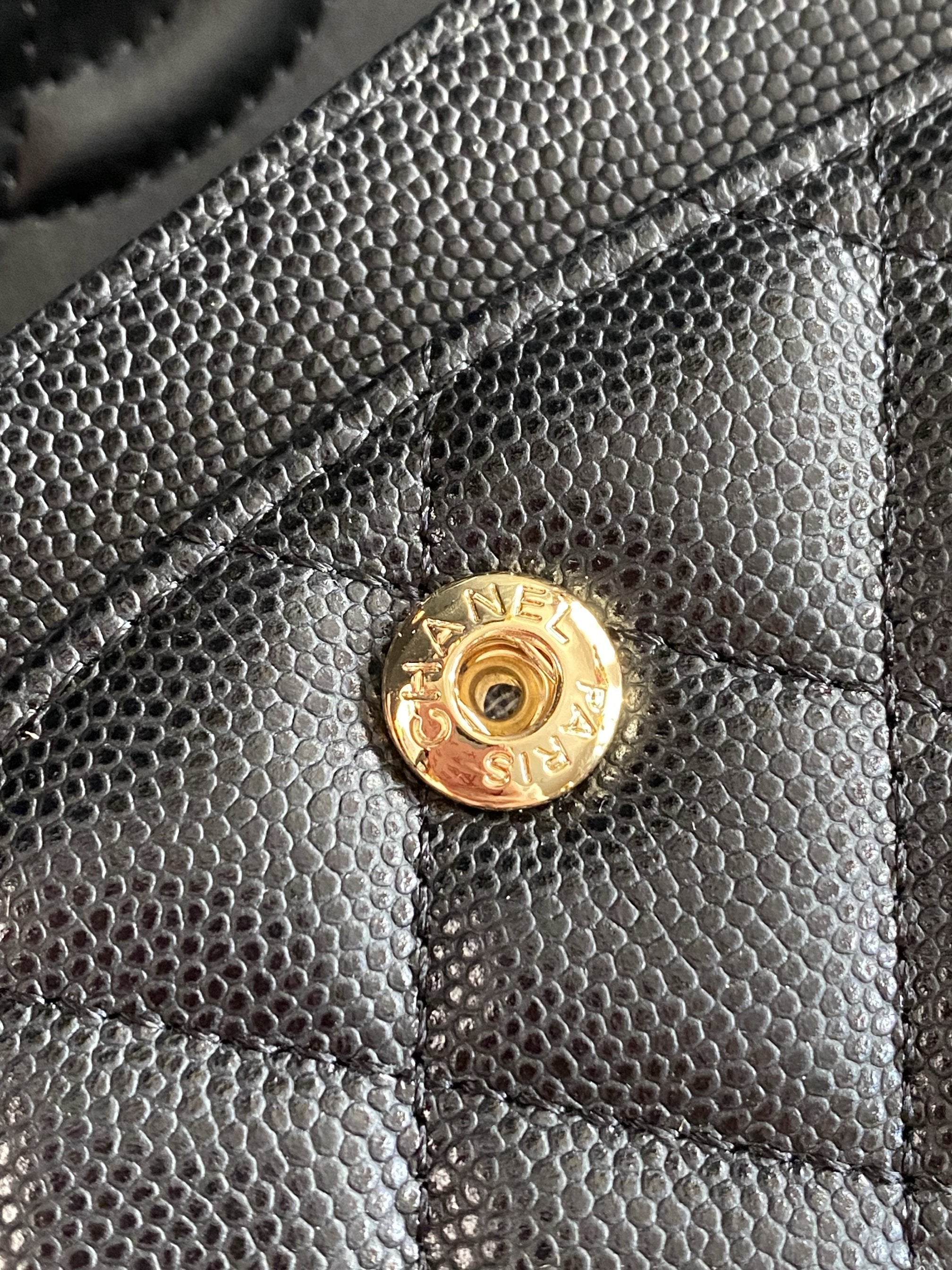 [TOP] CHANEL Classic Flap Bag Caviar Medium 25.5cm <Black Interior> - Black & GHW