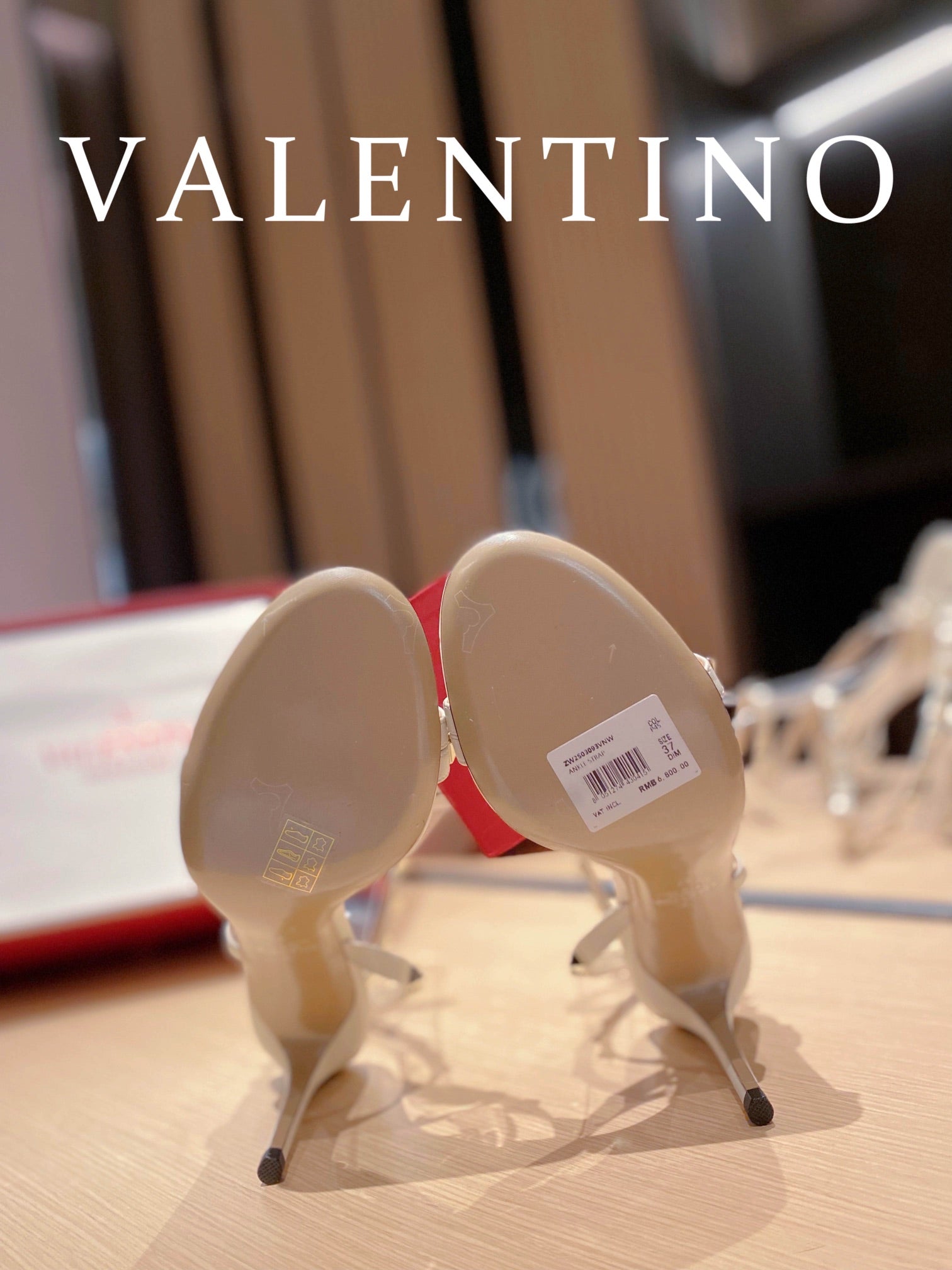 [TOP] VALENTINO  Rockstud Asymmetrical Slingback Sandals - White