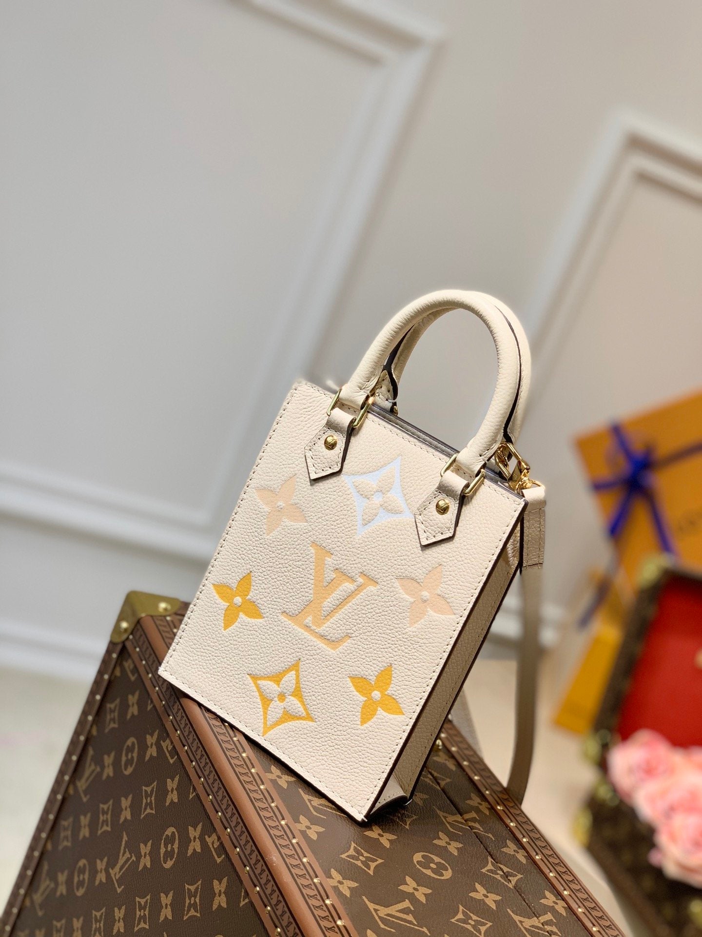 [TOP] Louis Vuitton LV £V Petit Sac Plat Bag By The Pool 20/21/10cm- Cream & Orange