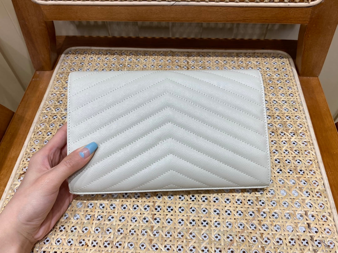 [TOP] Yves Saint Laurent YSL Woc Matelasse Medium Bag - White SHW