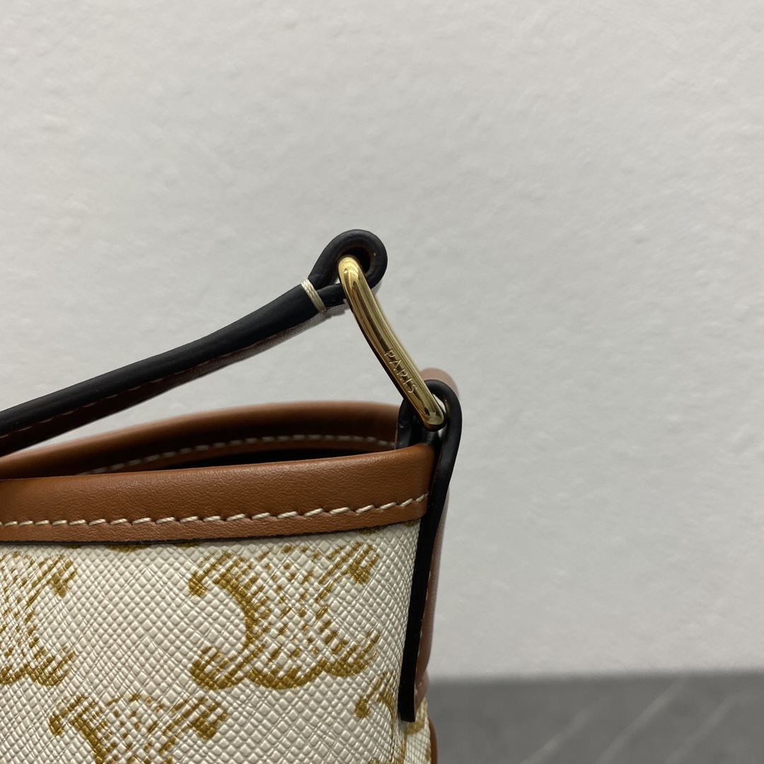 [TOP] CELINE Cuir Triomphe Monogram Bag 26×22×13 - White