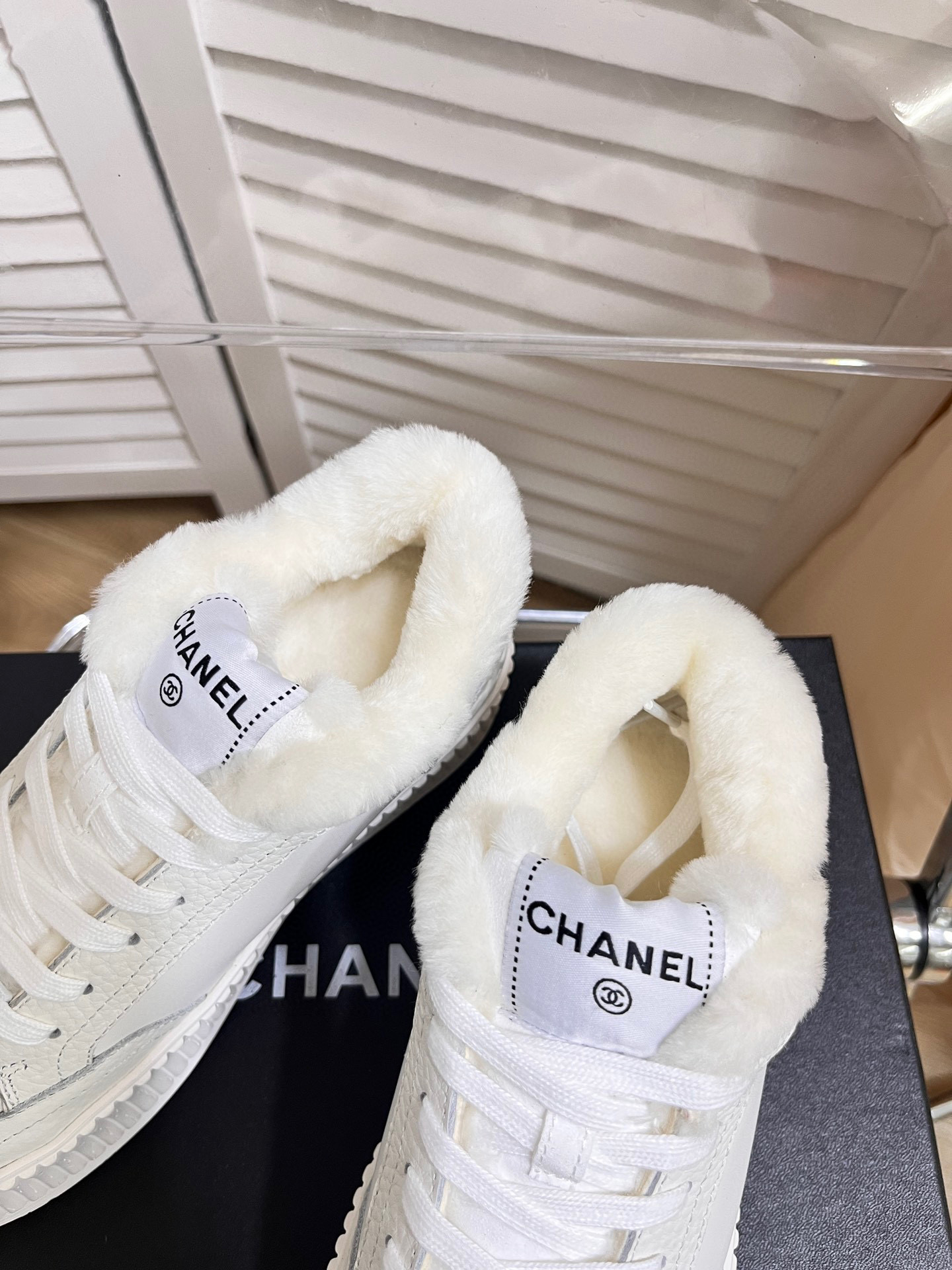 [TOP] CHANEL Two Tone Sneaker with Fur Trim - Black/White/Pink