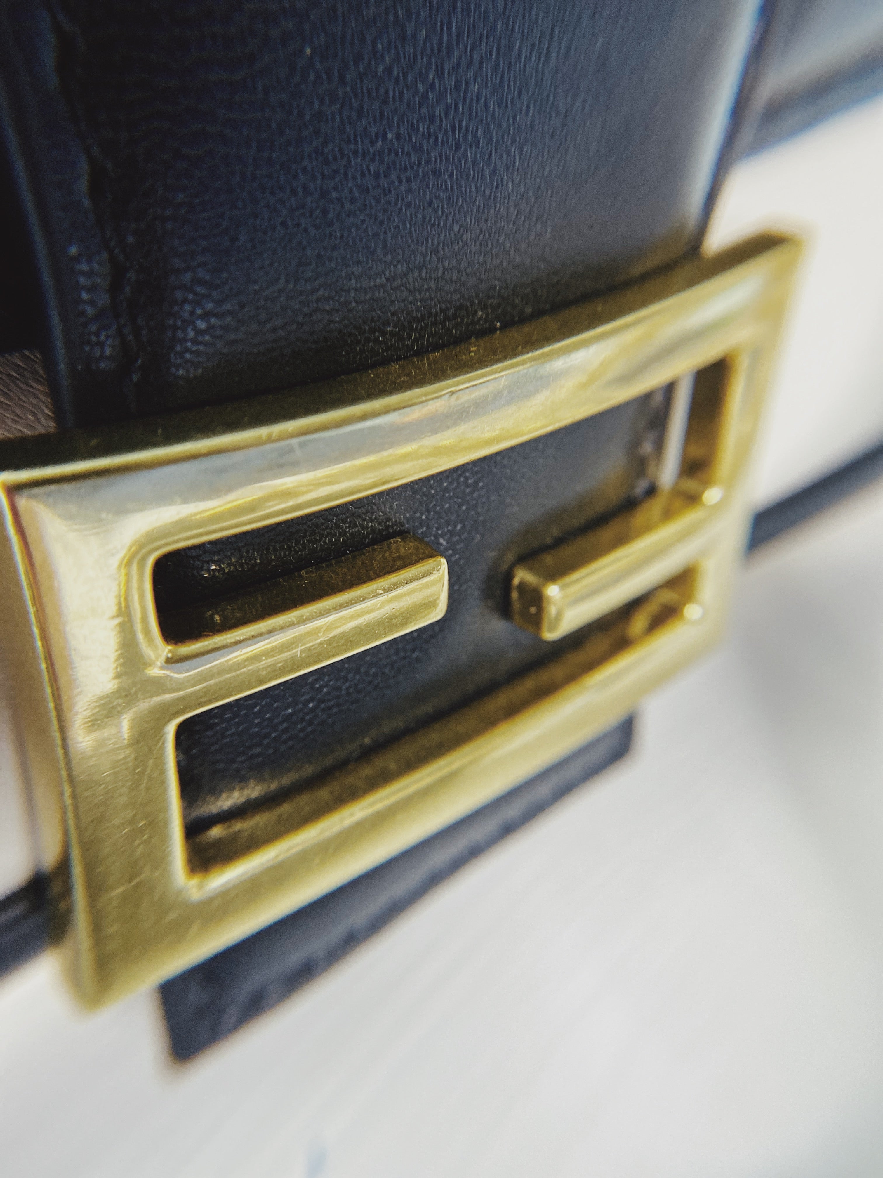 [TOP] FENDI White Baguette Shoulder Bag