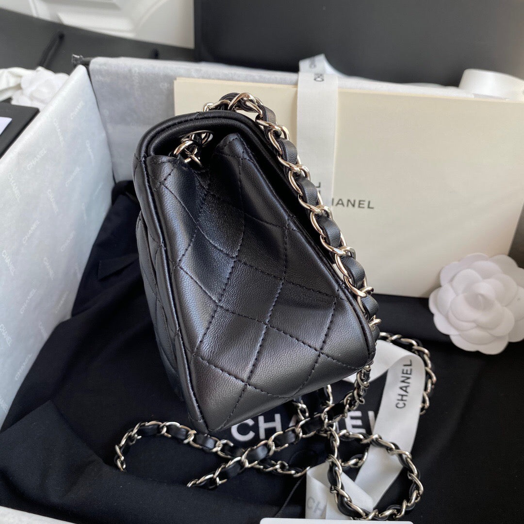 [TOP] CHANEL Classic Flap Bag Lambskin Mini 20cm - Black & SHW