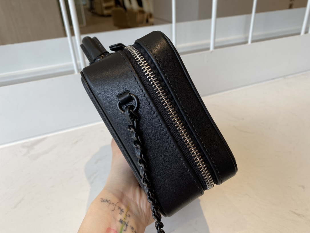 [TOP] CHANEL Vanity Case Small  - All Black