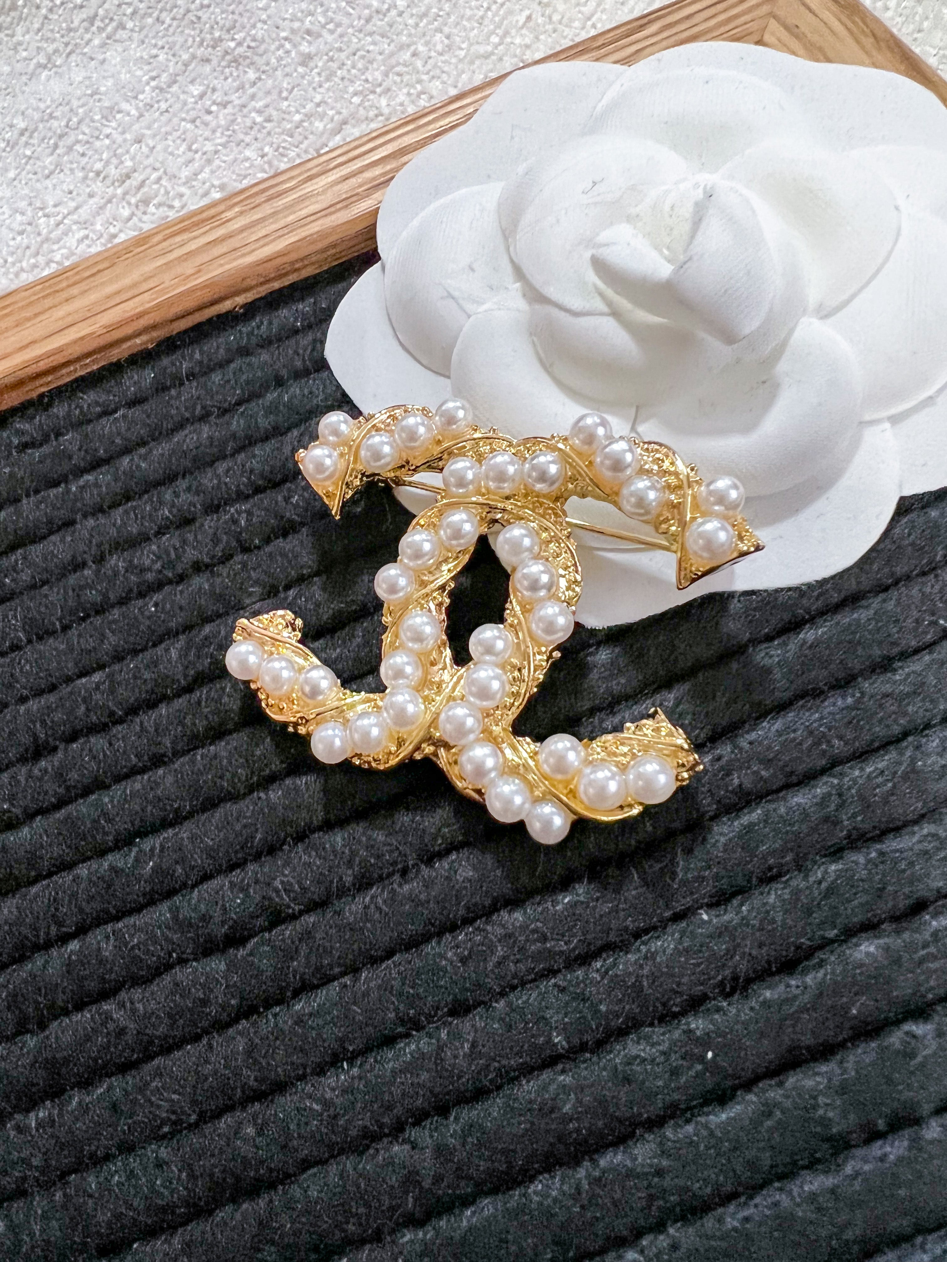 [TOP] CHANEL Inspired Pearly Brooch - Gold
