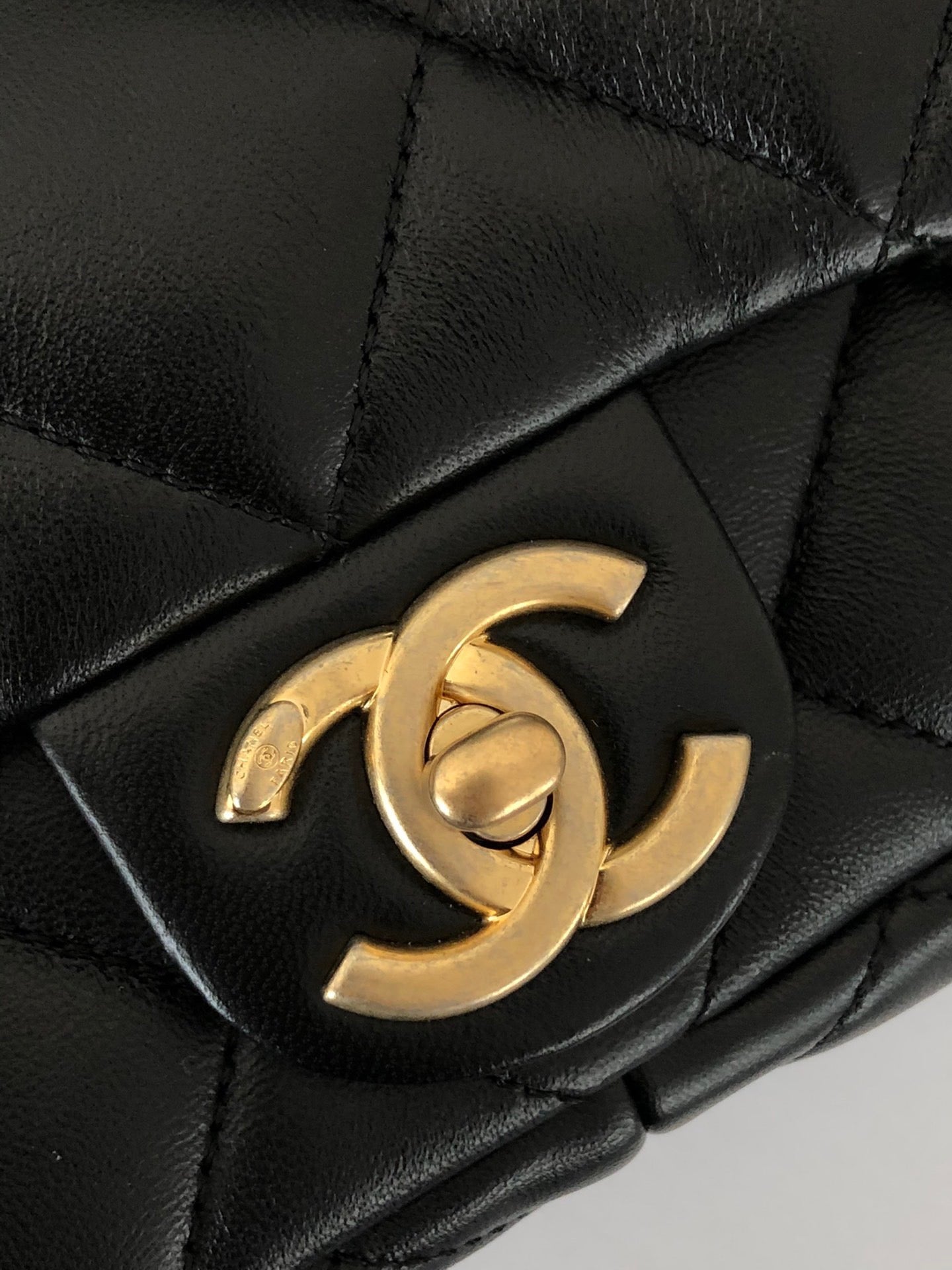 [TOP] CHANEL Classic Flap Leather Big Chain Mini 20cm - Black
