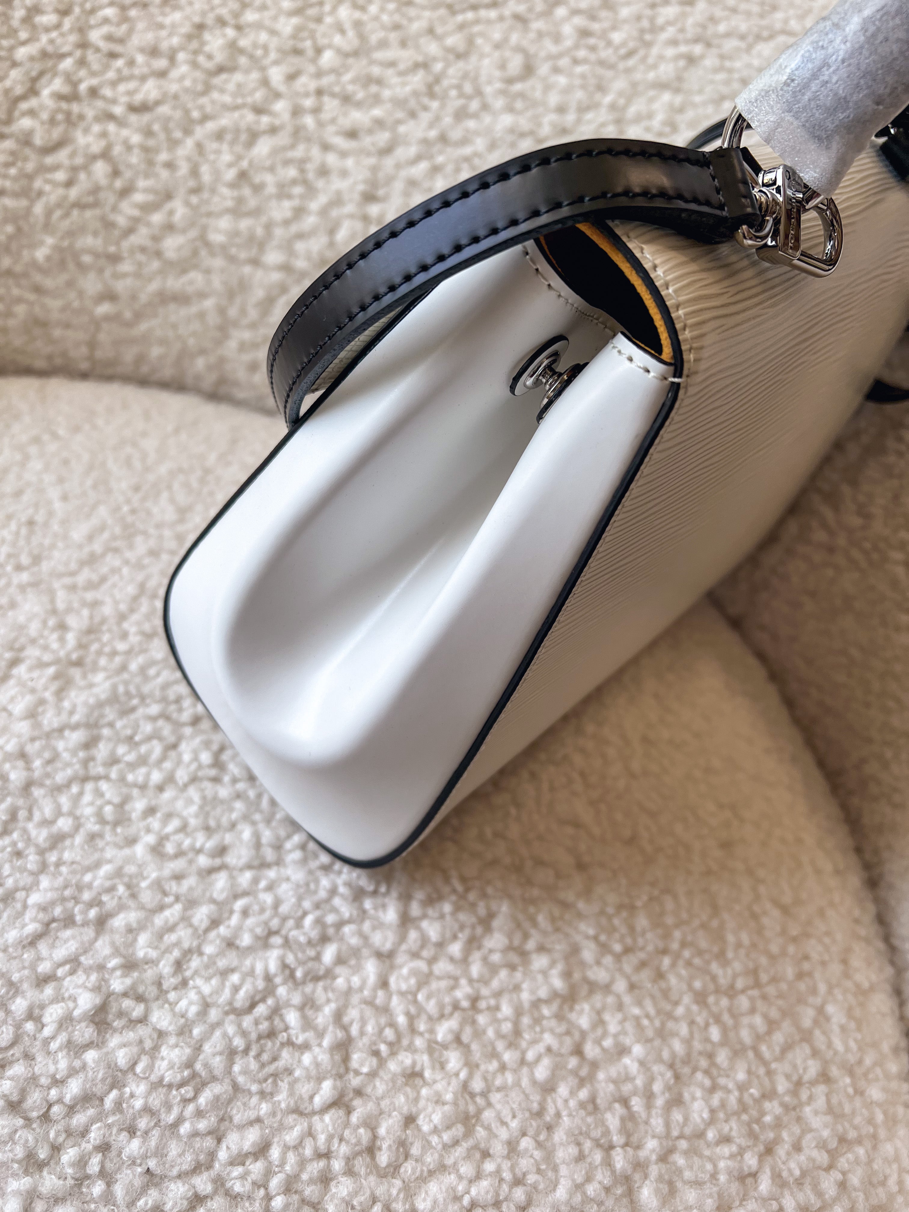 [TOP] Louis Vuitton LV Cluny MM Epi Leather 19 ×10 ×24 cm- White