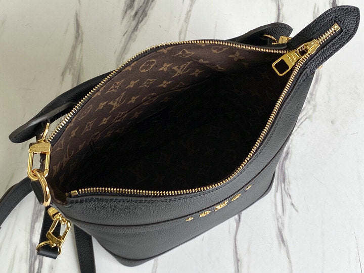 [TOP] Louis Vuitton LV  Cruiser PM Shoulder Bag 25 x 22.5 x 13cm - Black