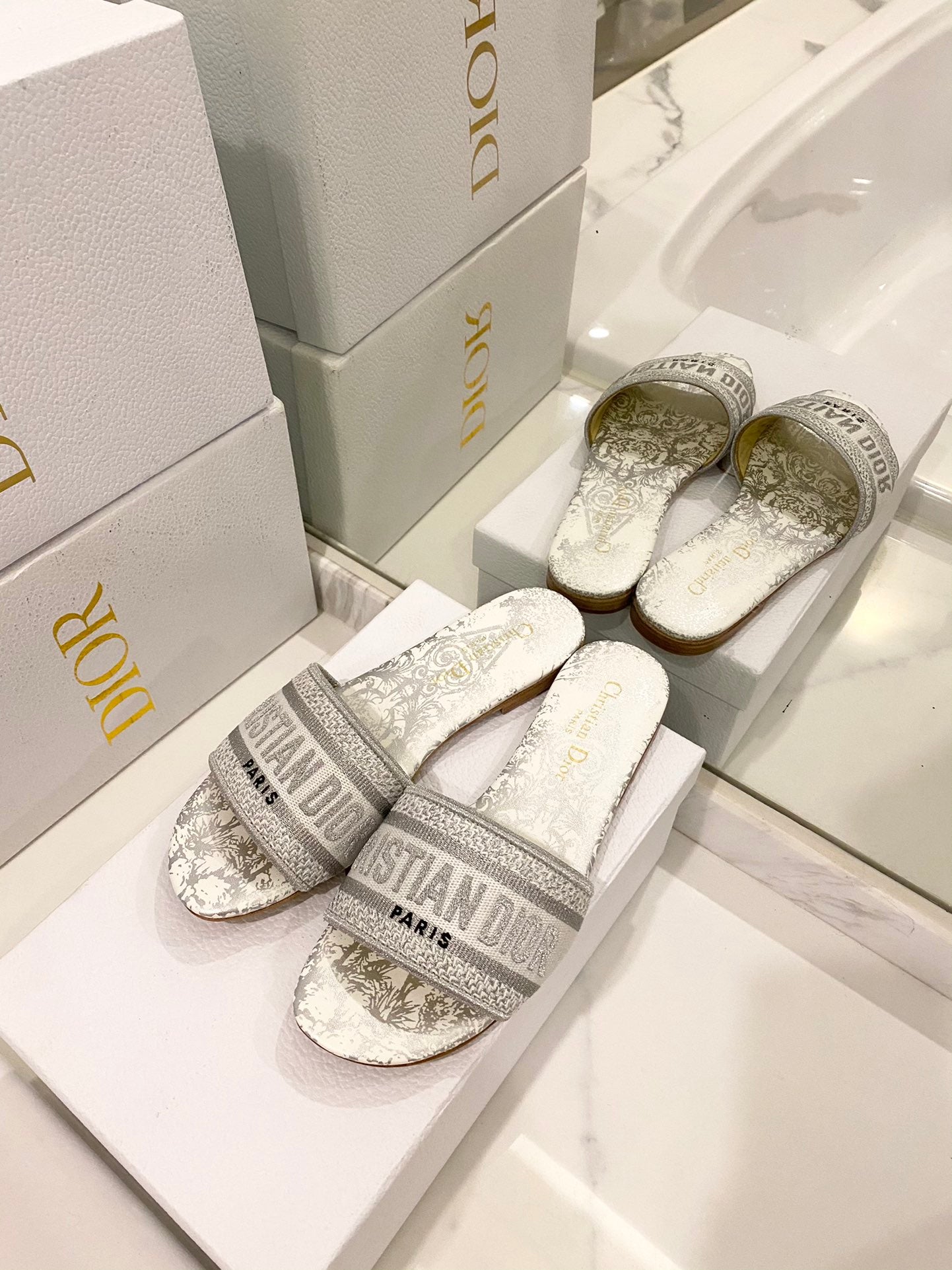 [TOP] Christian Dior Around the World Stella Embroidered Slides - 5 Colours