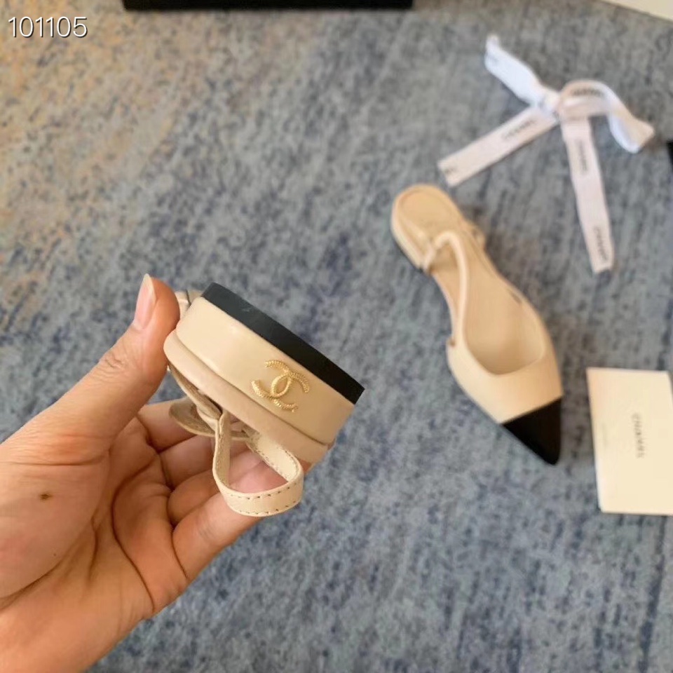 [TOP] CHANEL Two Tone Pointed Flats  - 2 Colours