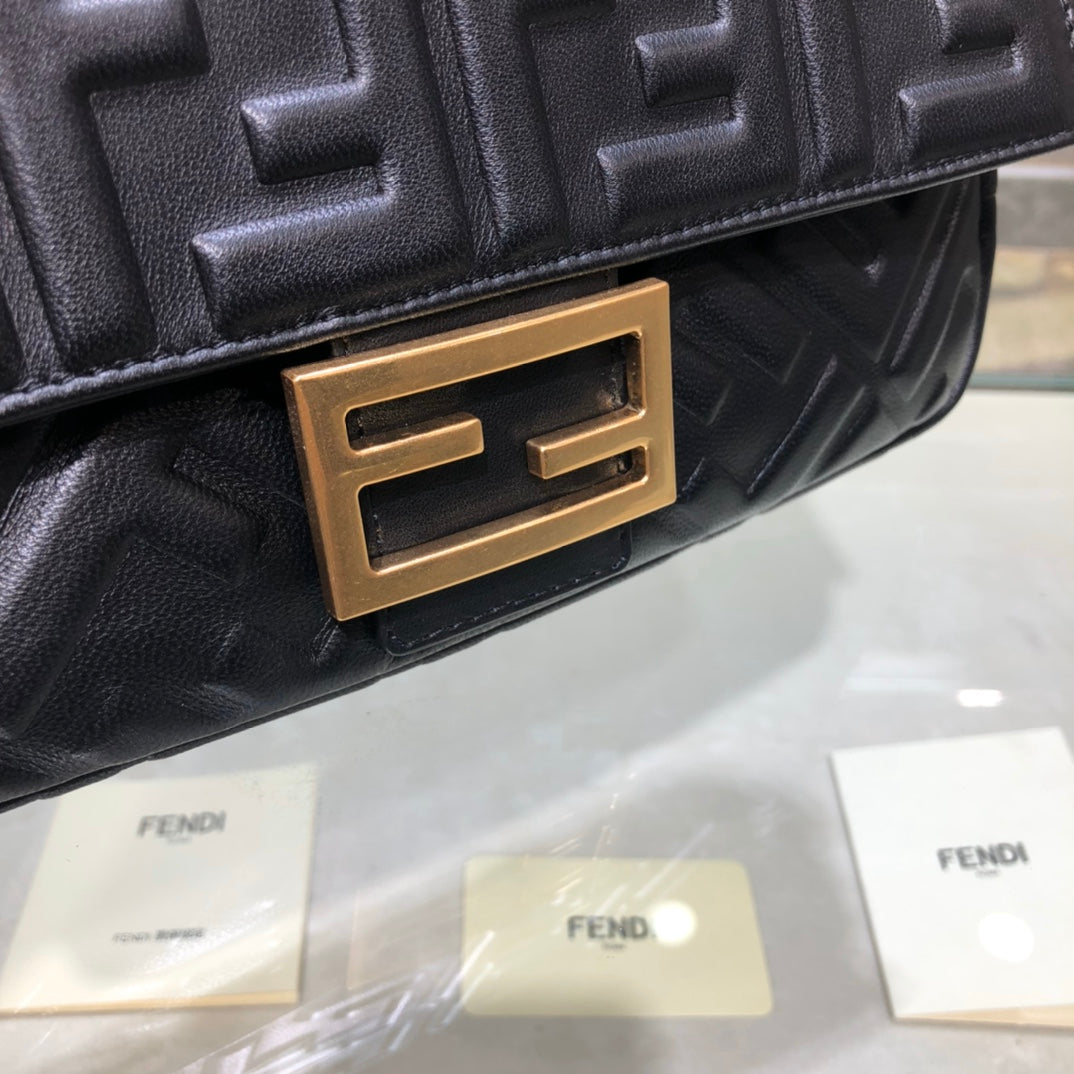 [TOP] FENDI FENDI Baguette Embossed Leather - Black