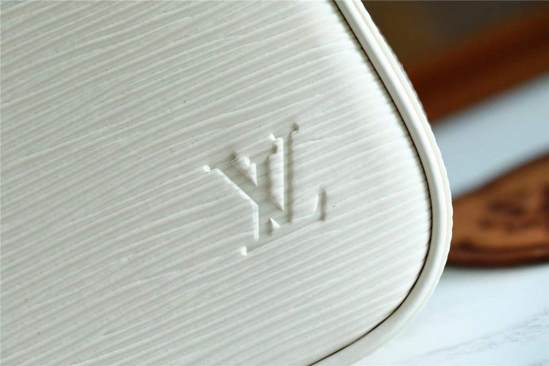 [TOP] Louis Vuitton LV L*V Epi Easy Pouch on Strap 19 x  10.5 x  3cm- White