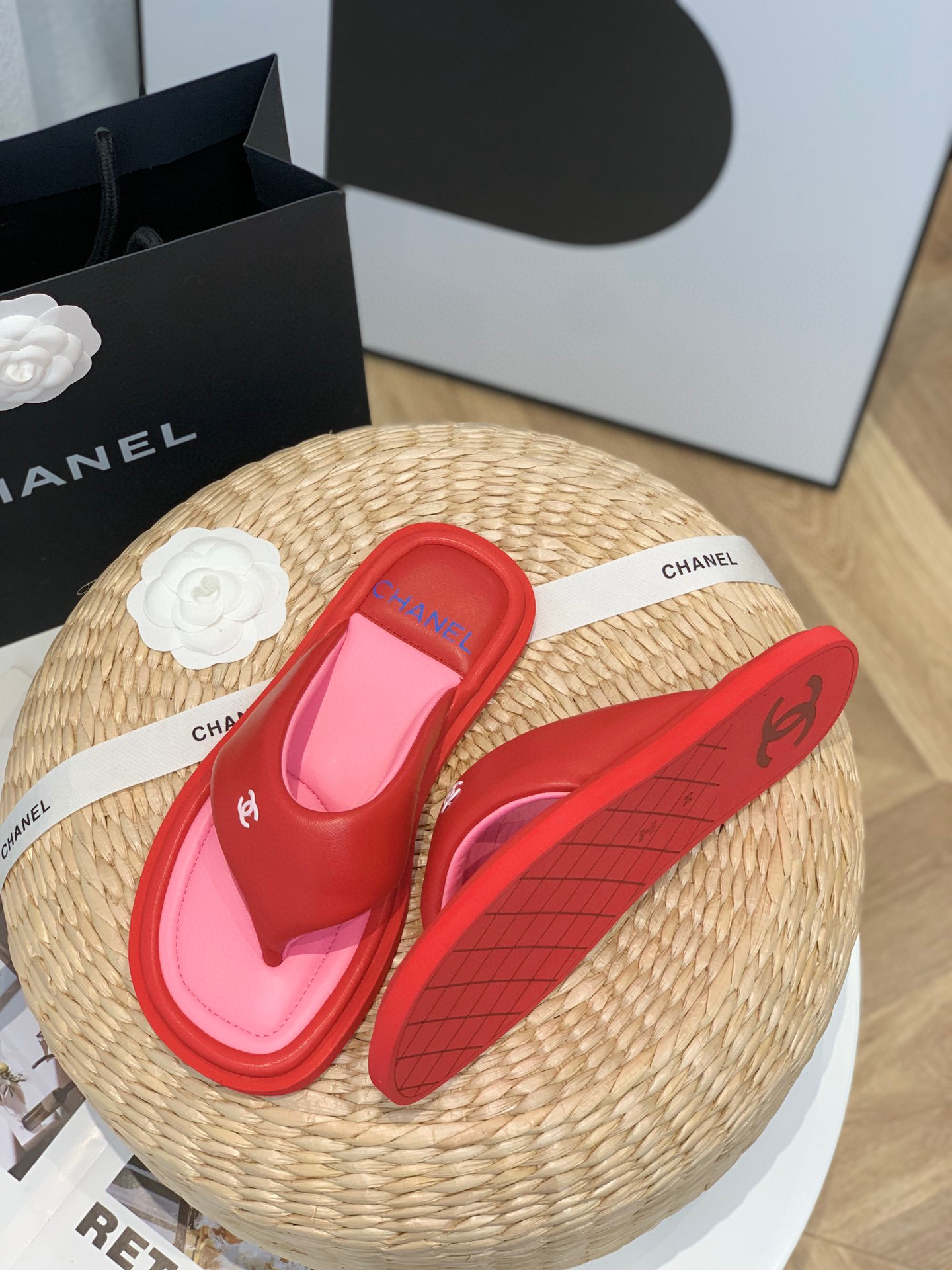 [TOP] CHANEL Puffy Thong Sandals Lambskin - 7 Colours