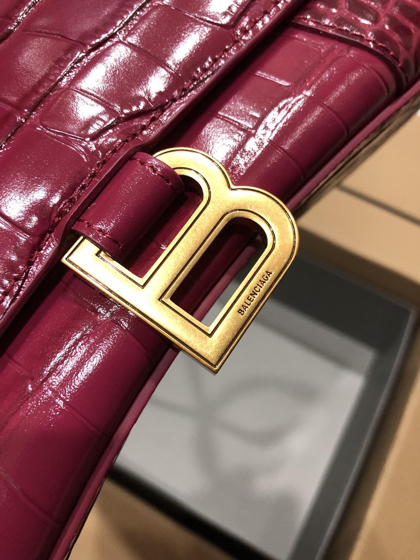 [TOP] BALENCIAGA Crocodile-Print Hourglass Bag 19/23cm - Red