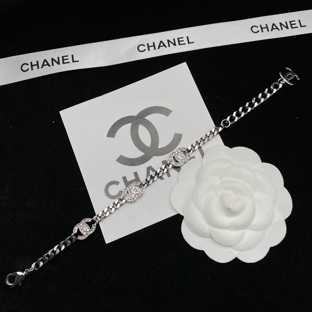 [TOP] CHANEL Silver Necklace Bracelet Set