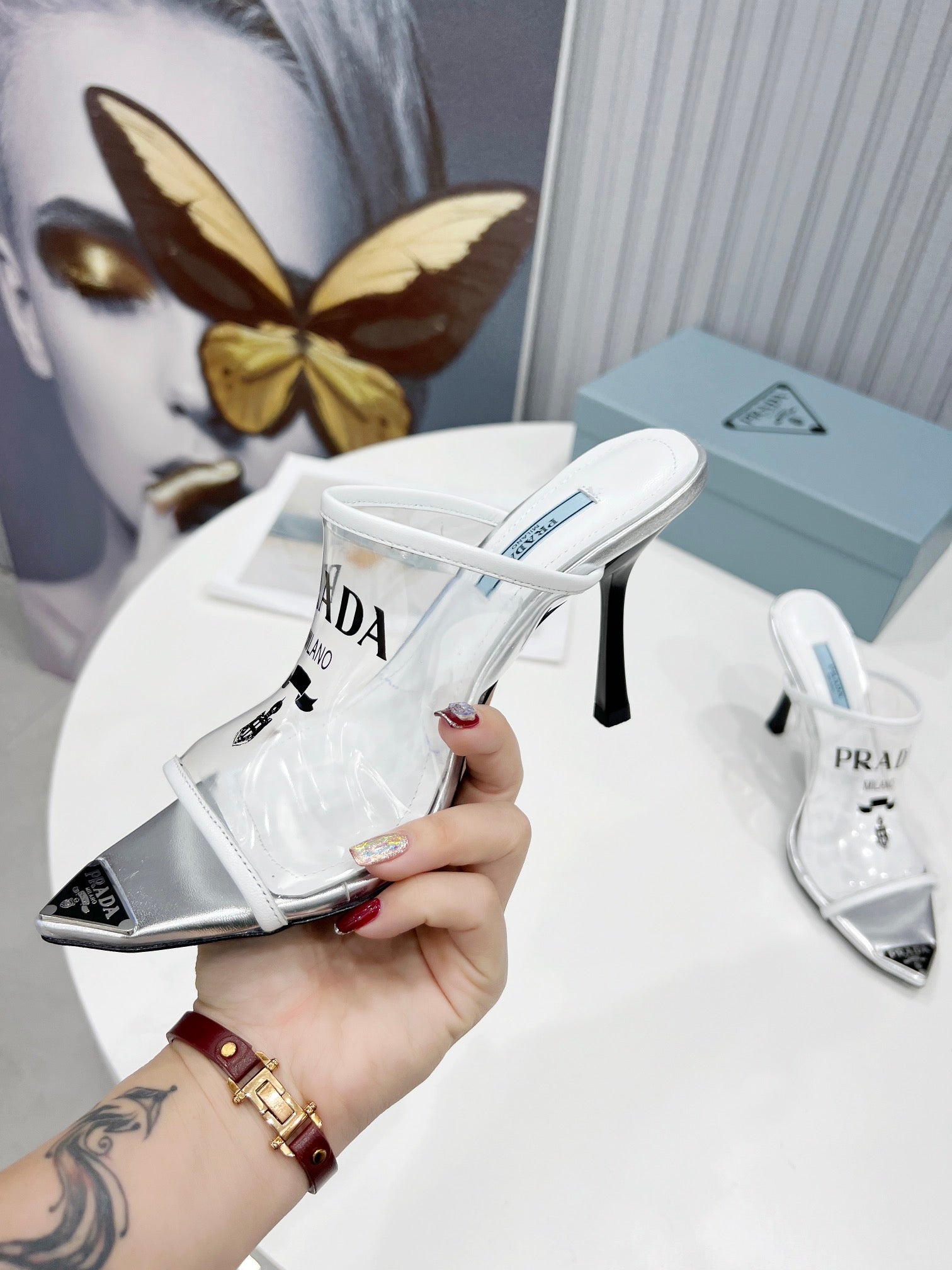 [TOP] PRADA Logo-print Plexiglas High-heel Slides - White