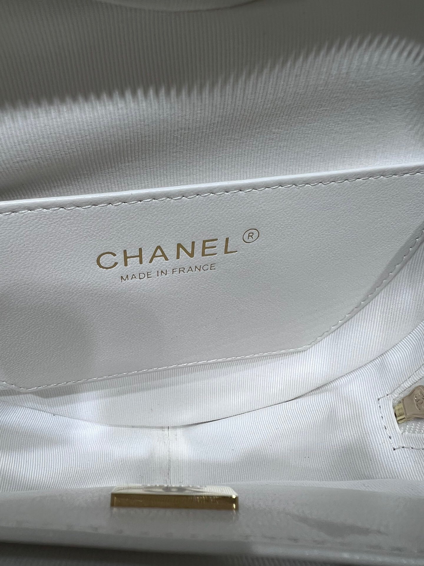 [TOP] CHANEL Heart Bag Large 16.5x18x6.5cm - White & GHW