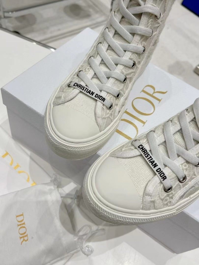 [TOP] Christian Dior Macrame Embroidery High Top Sneakers - White