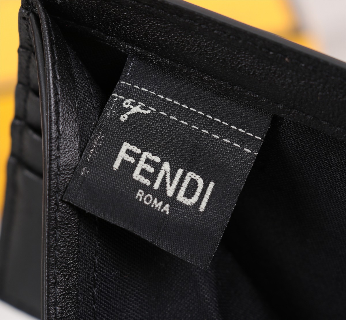 [TOP] FENDI Leather Mini Wallet - Black