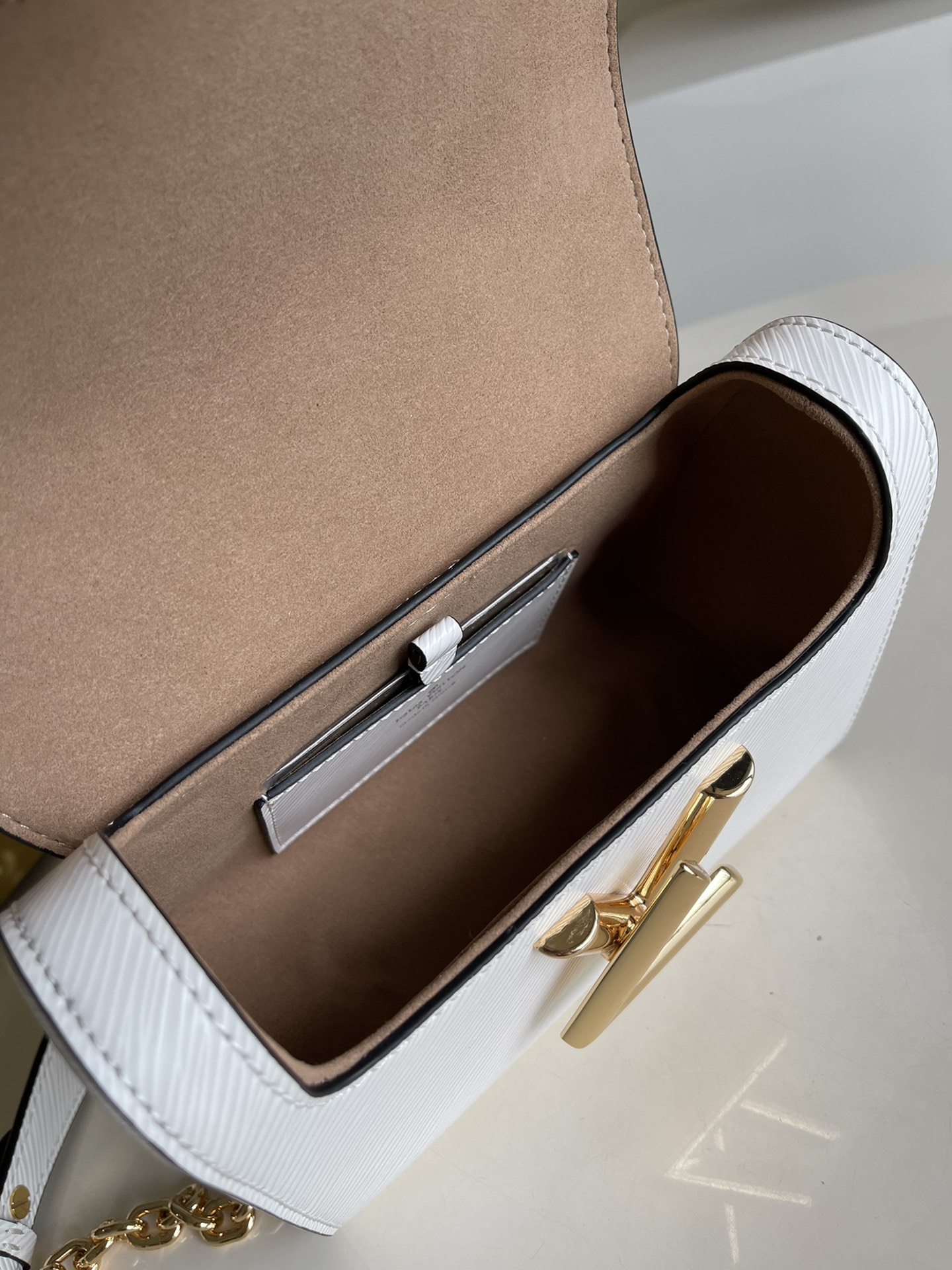 [TOP] Louis Vuitton LV Mini LV Epi Twist Bag 18x15x9cm- White