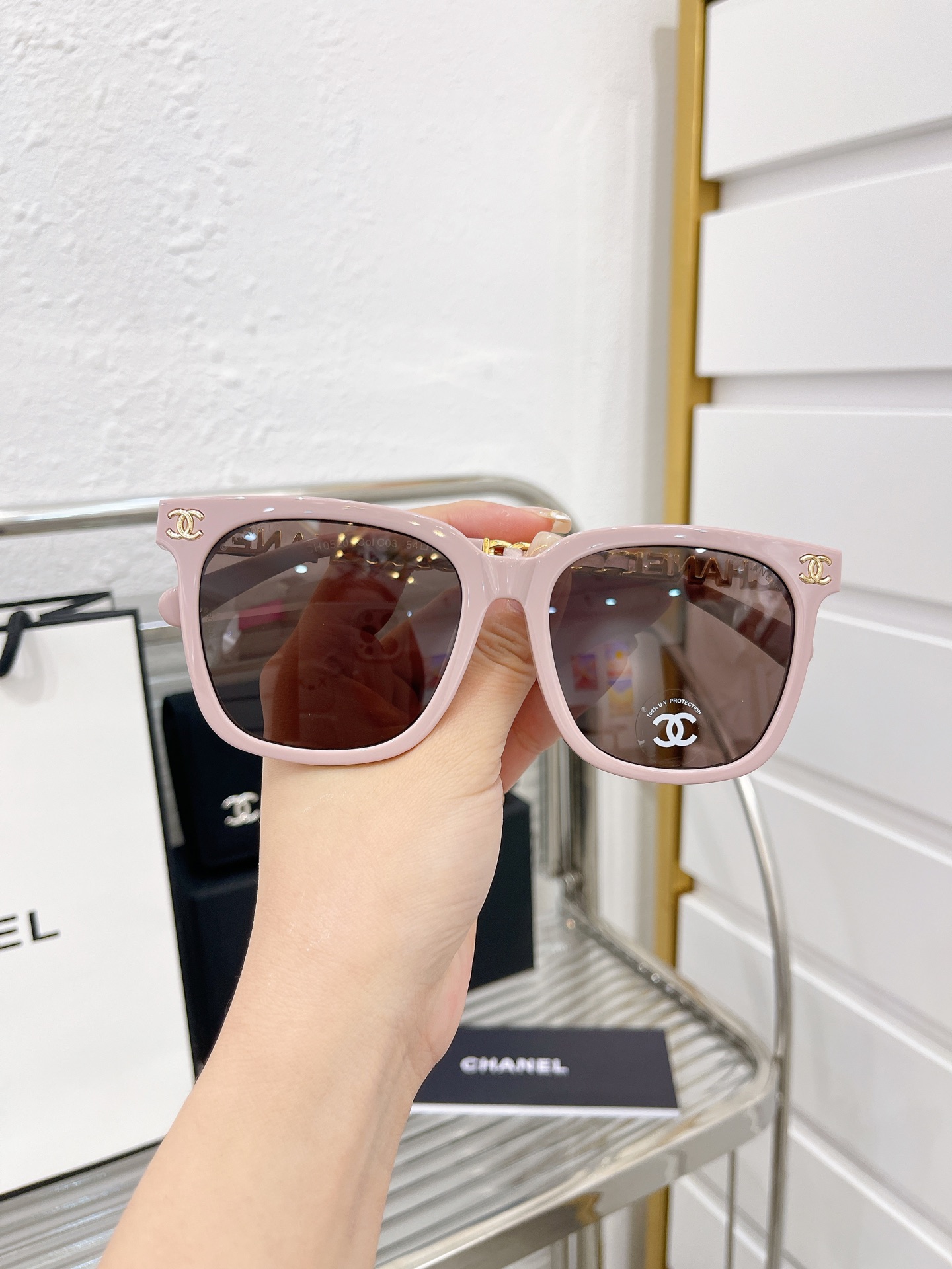 [TOP] CHANEL Sunglasses - Pink