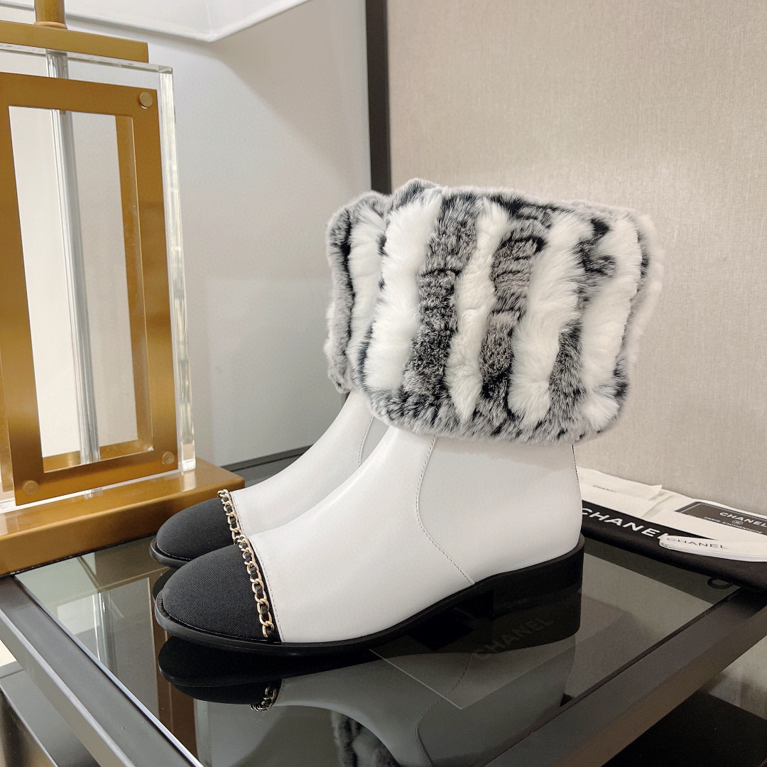 [TOP] CHANEL Lambskin Boots with Rabbit Fur Sleeve - White