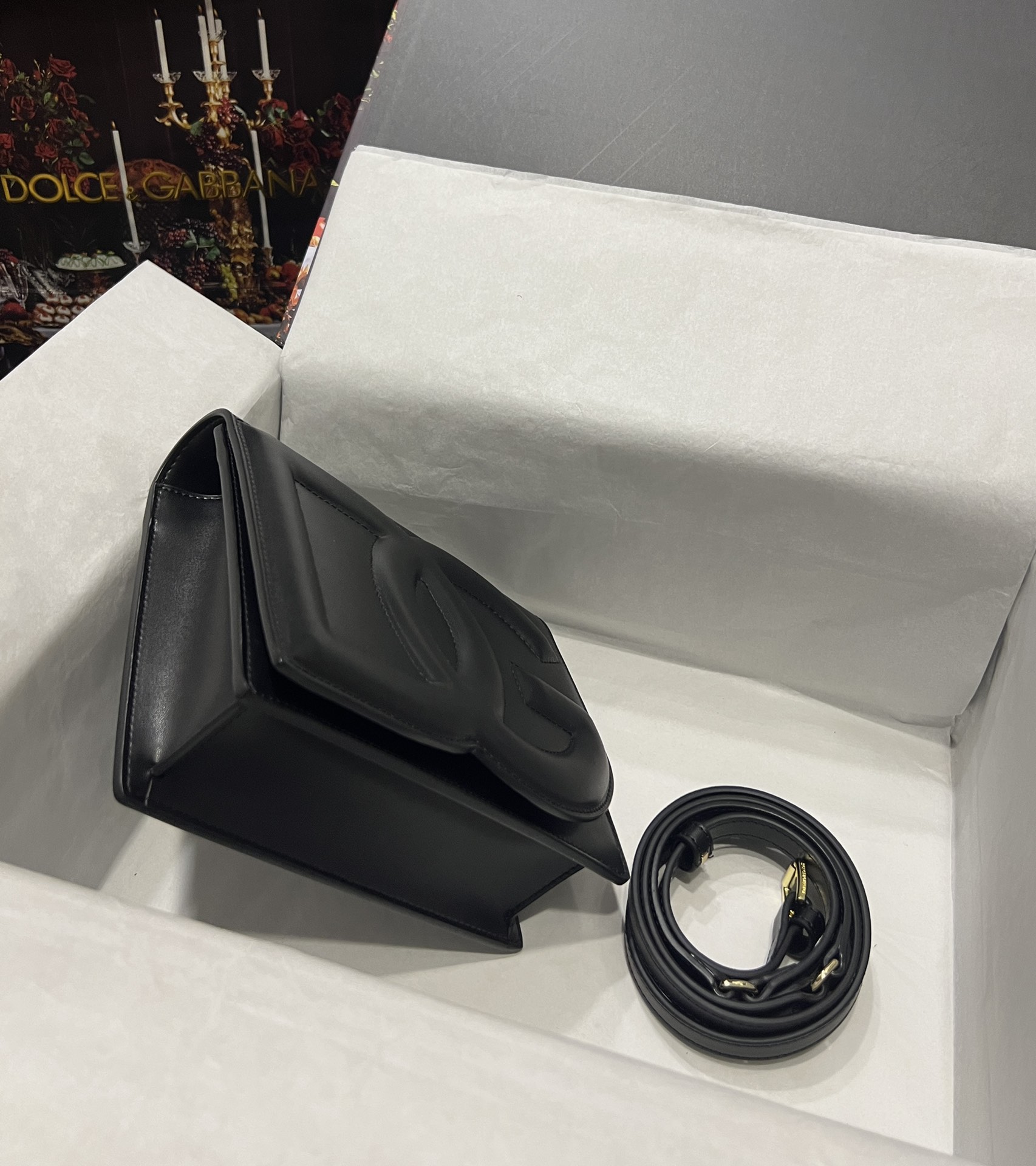 [TOP] Dolce & Gabbana D&G Calfskin DG Logo Bag 16*20*5.5cm - Black