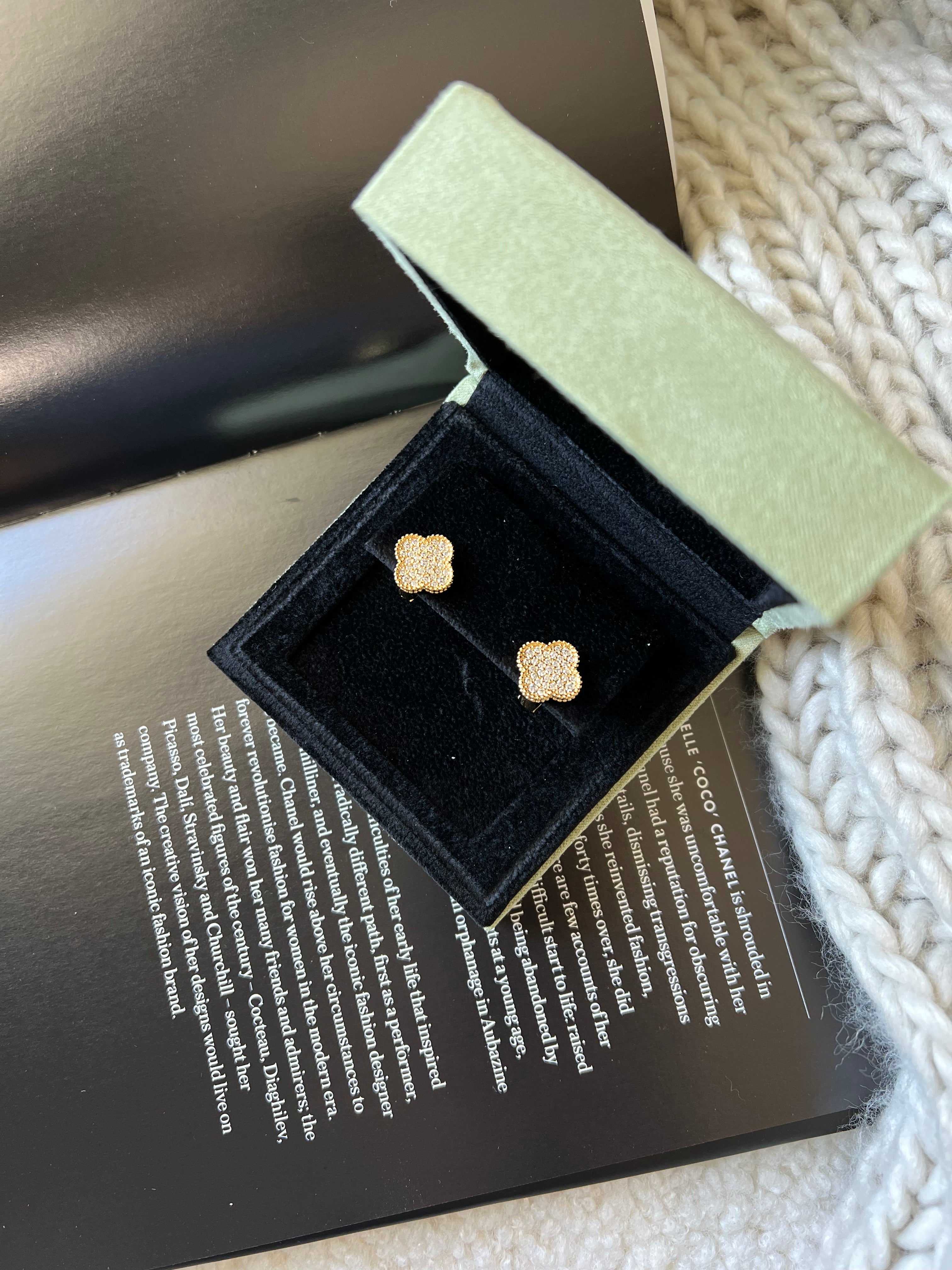 [TOP] Van Cleef & Arpels VCA Vintage Alhambra Single Motif Earrings - Gold