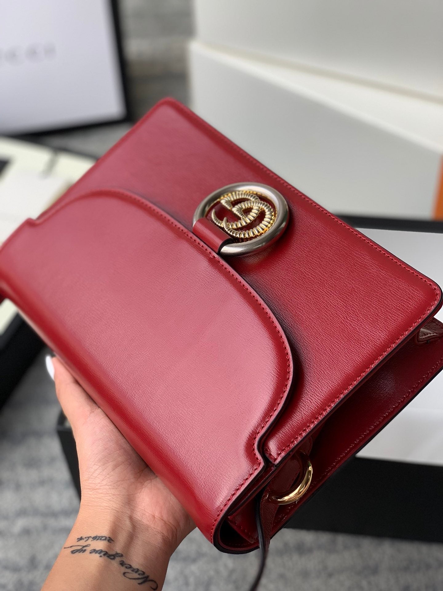 [TOP] GUCCI GG Logo Plaque Shoulder Bag