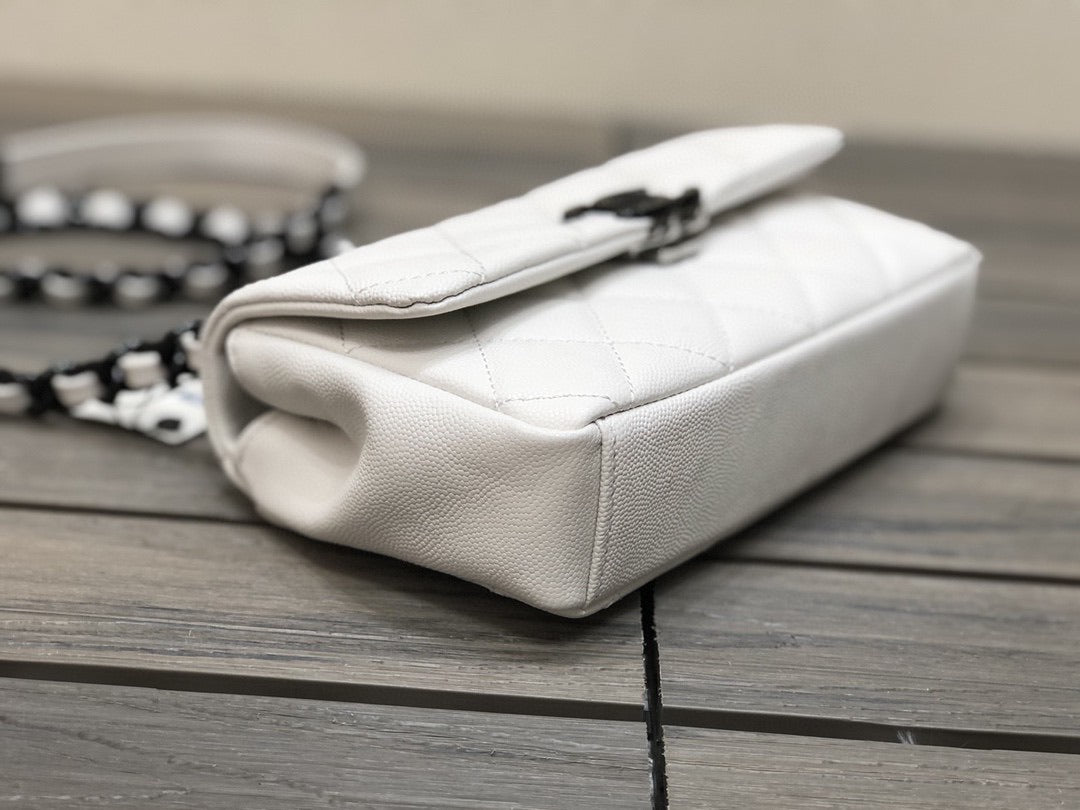 [TOP] CHANEL Flap Bag Caviar Small  - White & Black Hardware