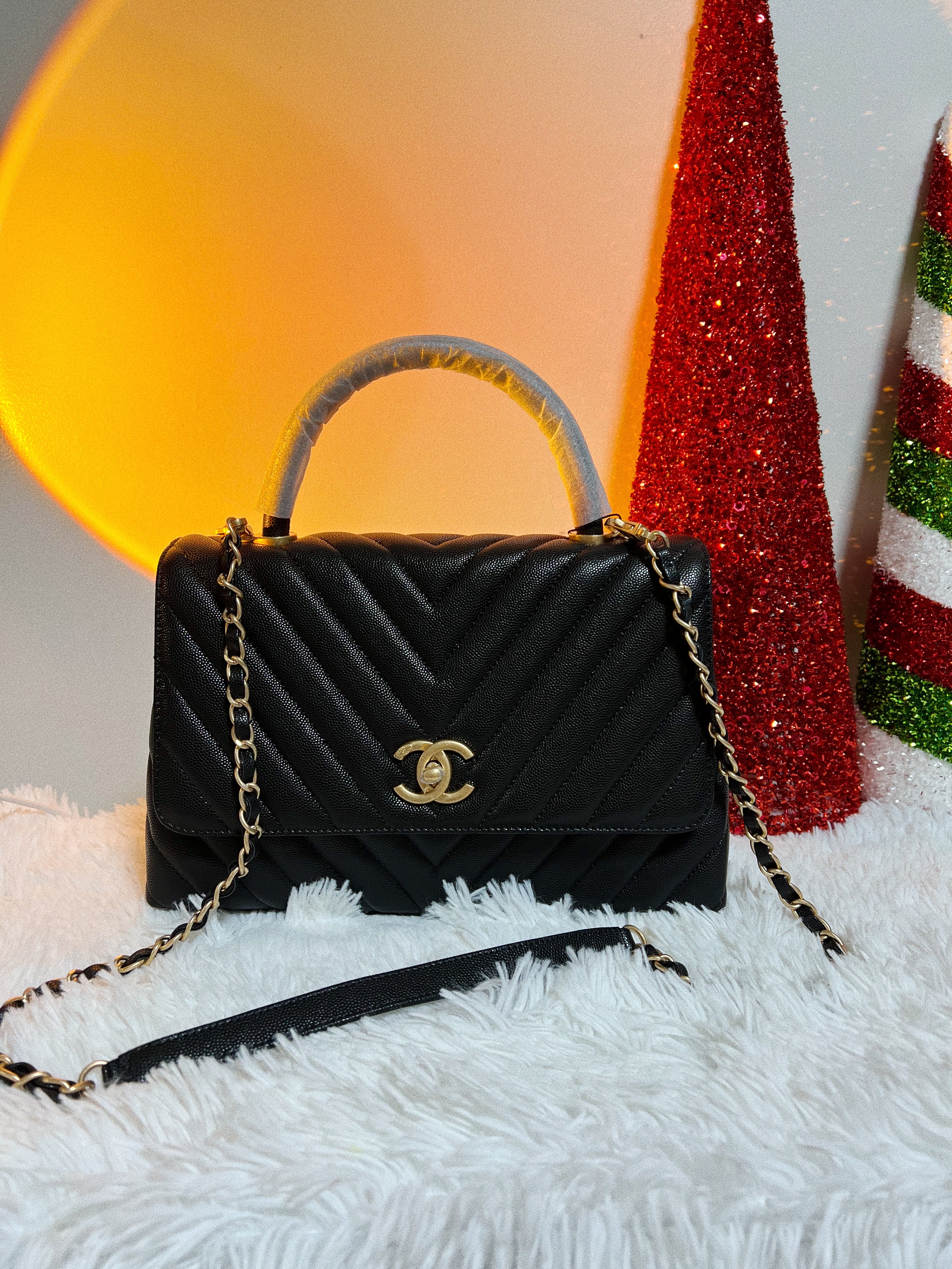 [TOP] CHANEL CoCo Handle Bag Chevron Caviar Leather 23cm - Black & GHW