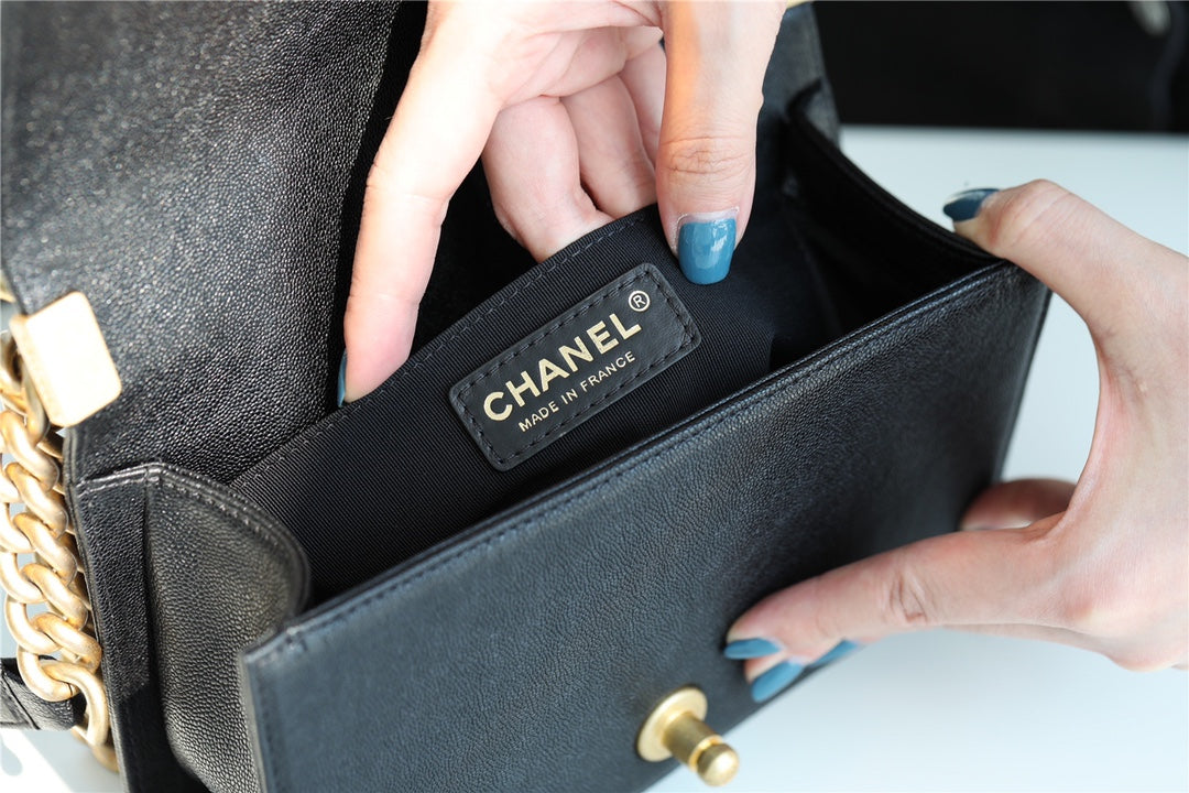 [TOP] CHANEL Boy Bag  Small 20cm - Black & GHW