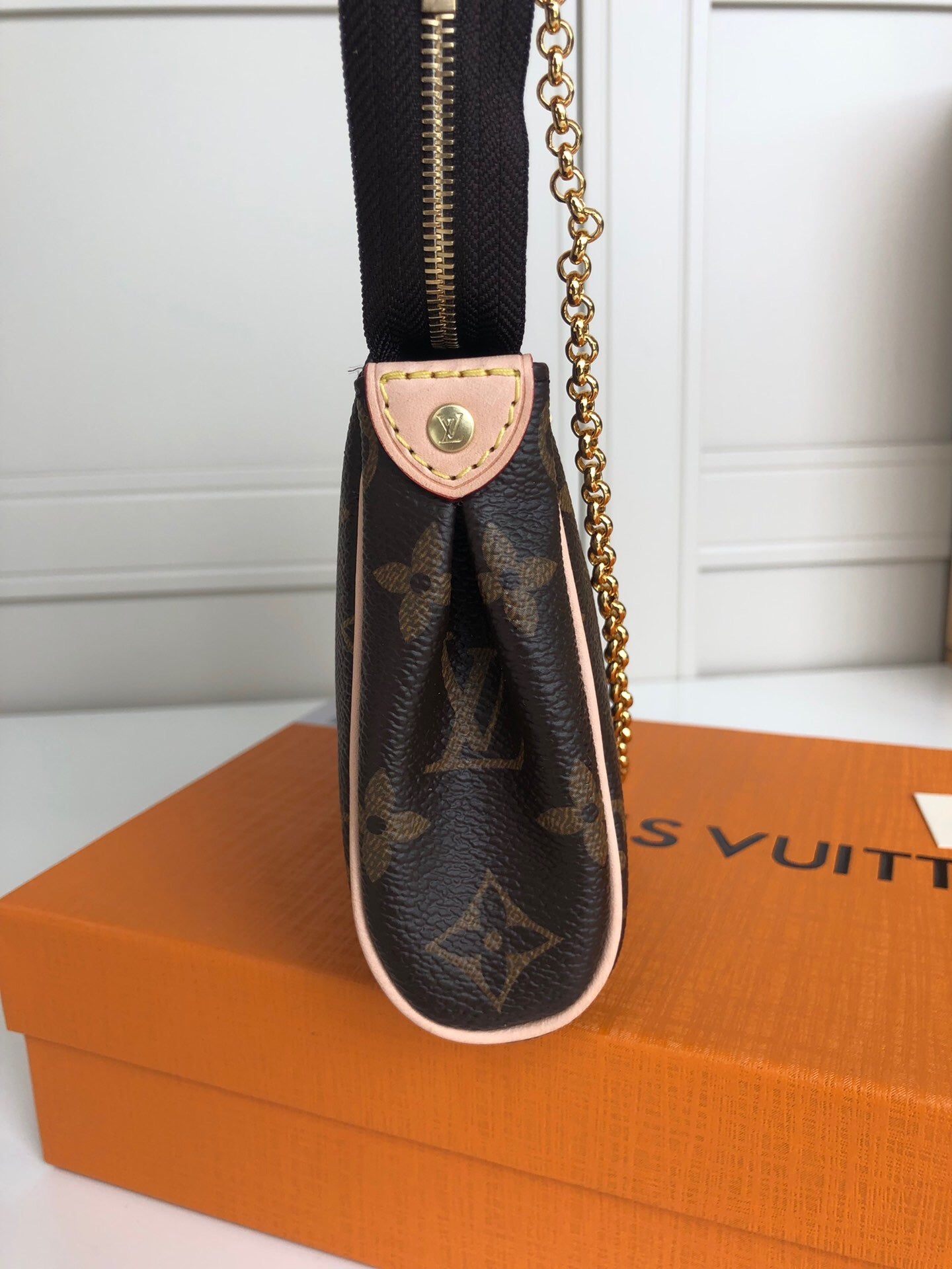 [TOP] Louis Vuitton LV L*V Eva Clutch Monogram Bag