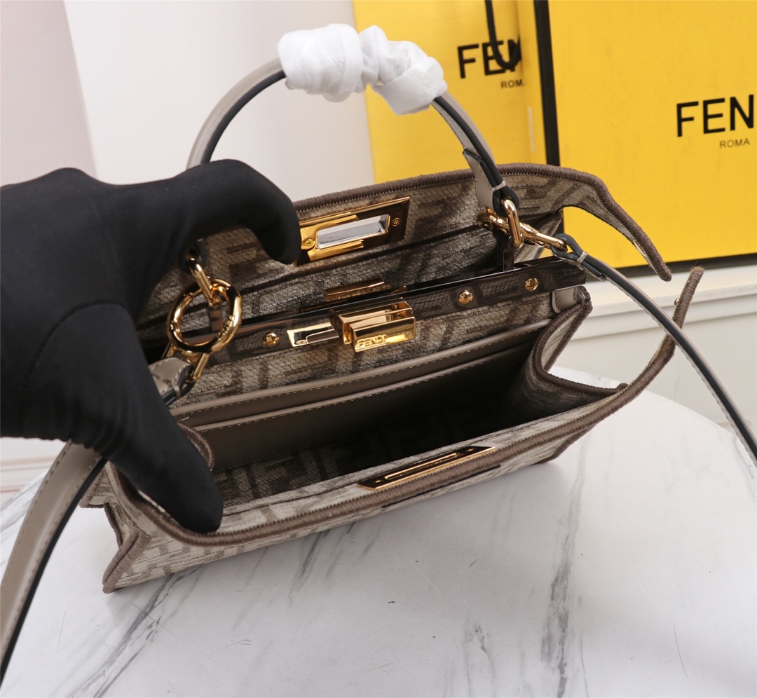 [TOP] FENDI Peekaboo ISeeU Small Handbag
