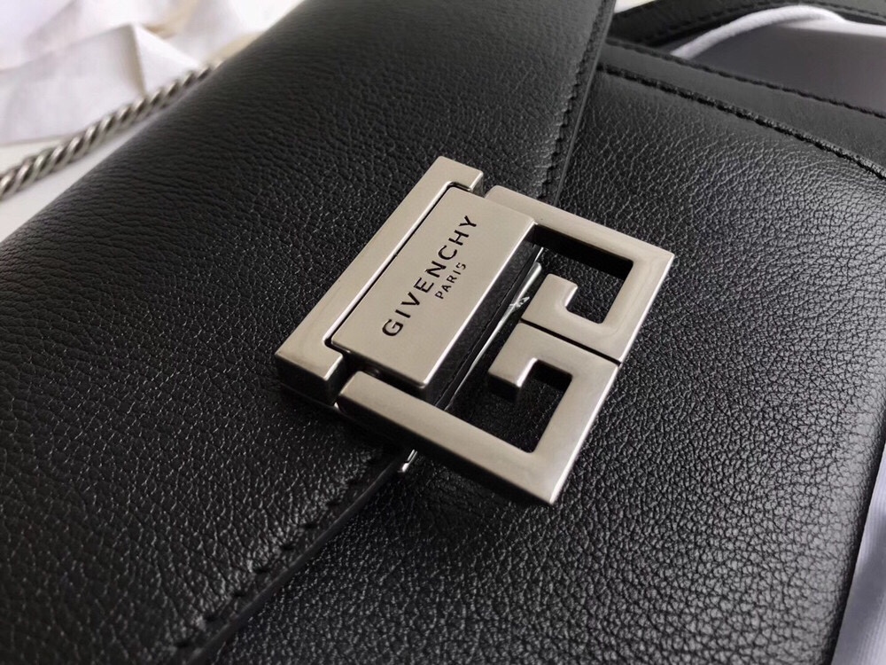 [Top] GIVENCHY GV3 Shoulder Bag 21x14x7cm - Black