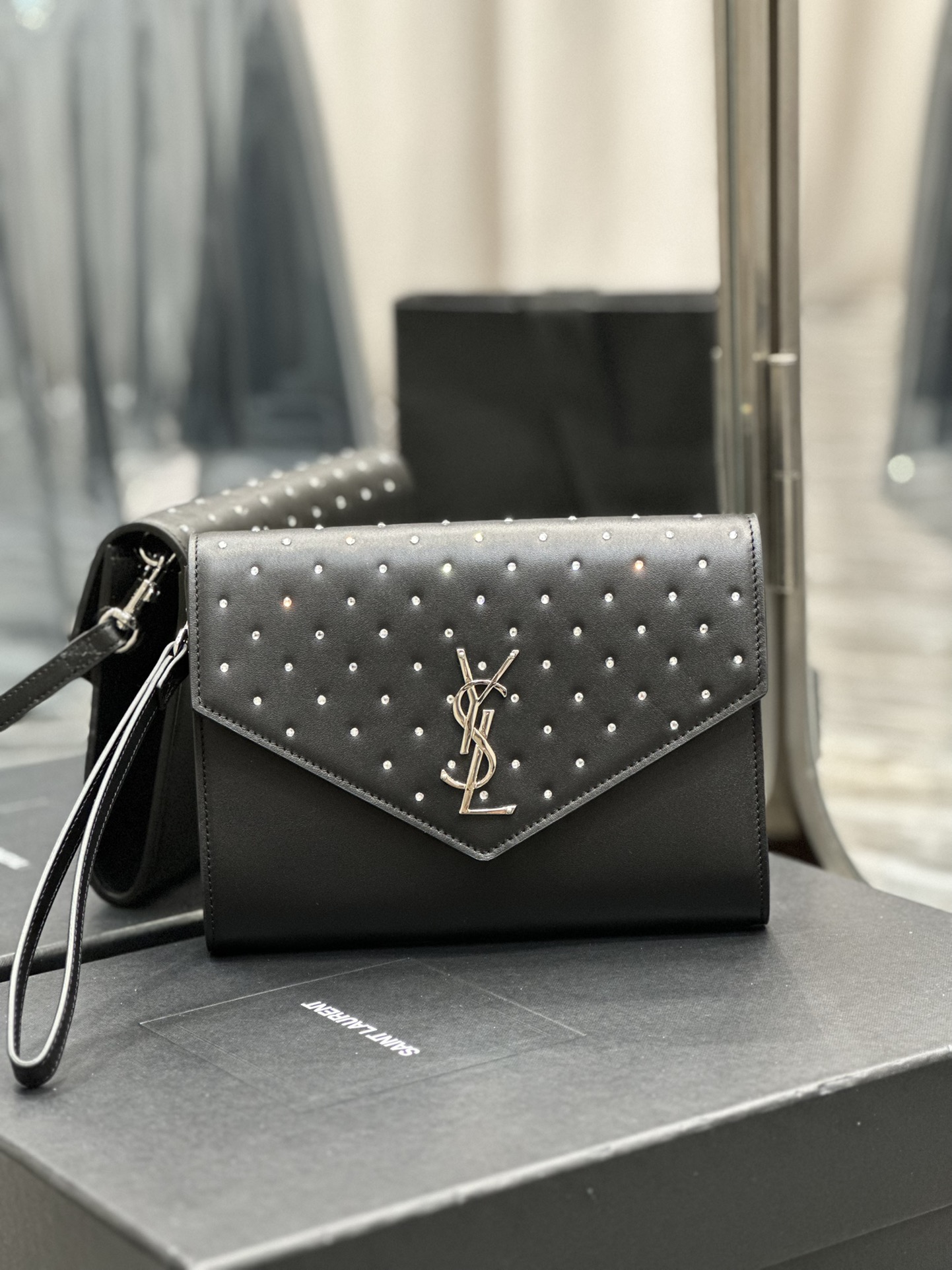 [TOP] Yves Saint Laurent YSL Monogram Plain Cowhide Diamond HandBag - Black