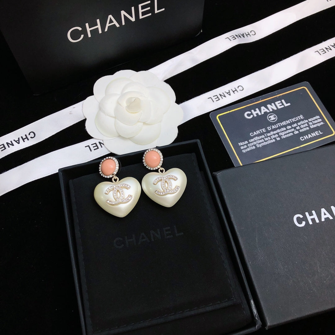 [TOP] CHANEL Hearts Pearls Gold Pink and White