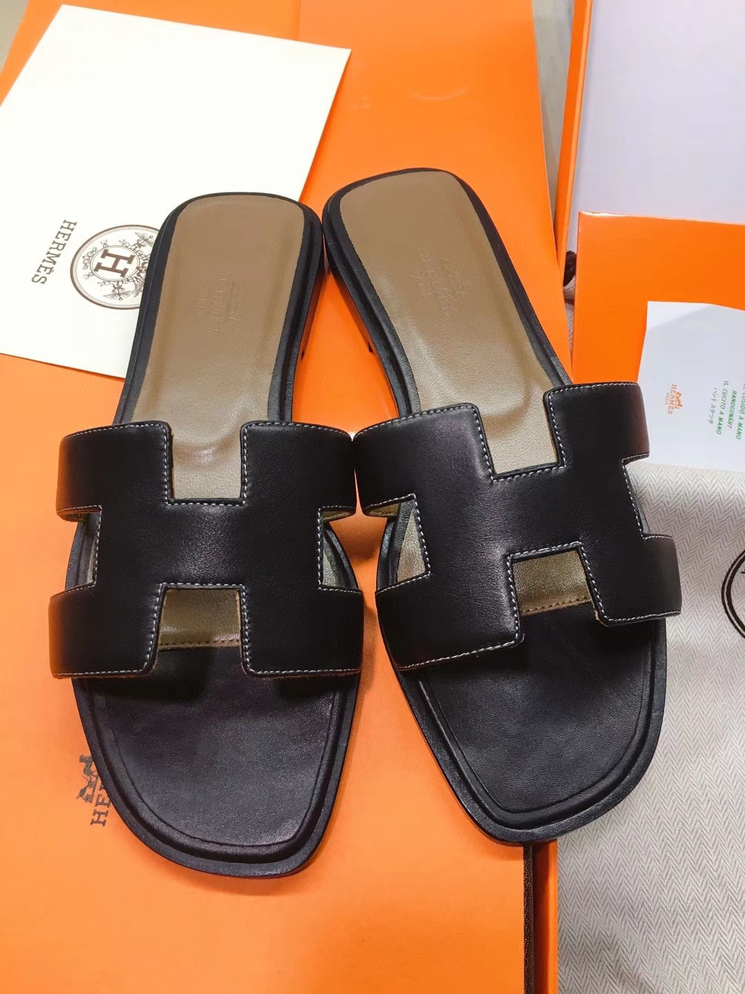 [TOP] HERMES Oran Smooth Leather Slides - Black/White/Brown