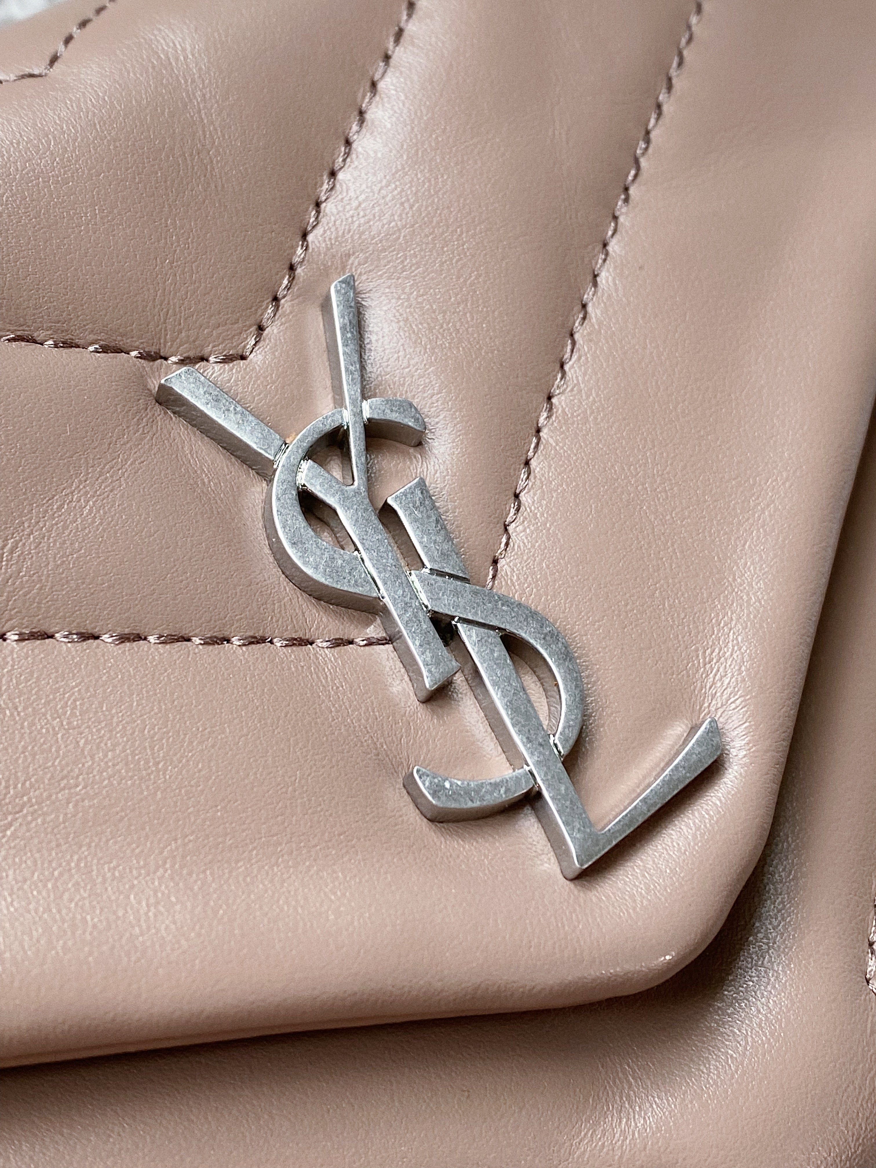 [TOP] Yves Saint Laurent YSL Loulou Toy Bag - Taupe