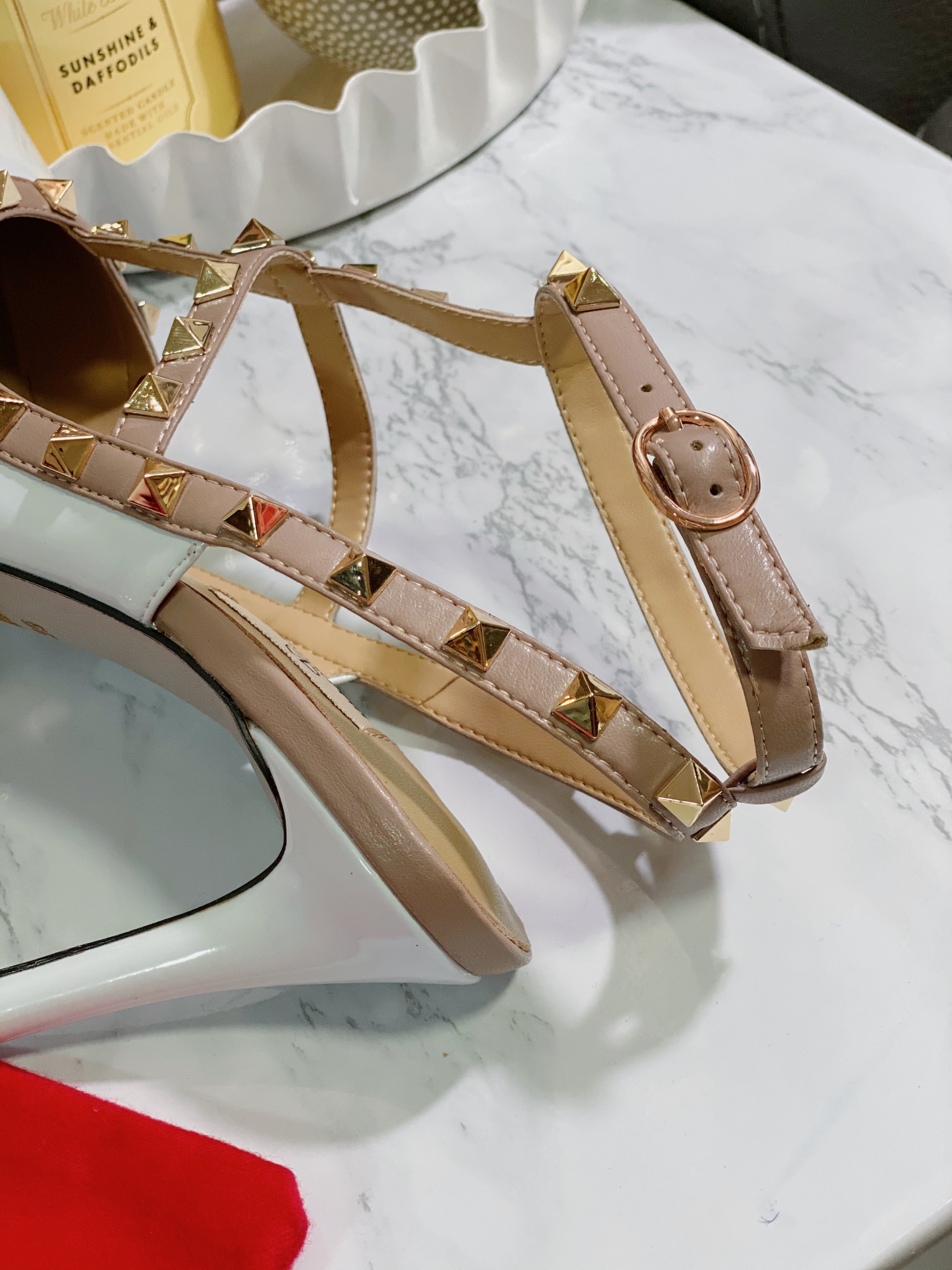 [TOP] VALENTINO R0ckstud Slingback High Heels - White