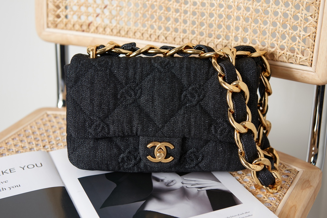 [TOP] CHANEL Classic CF 24x17x7cm -GHW-Black